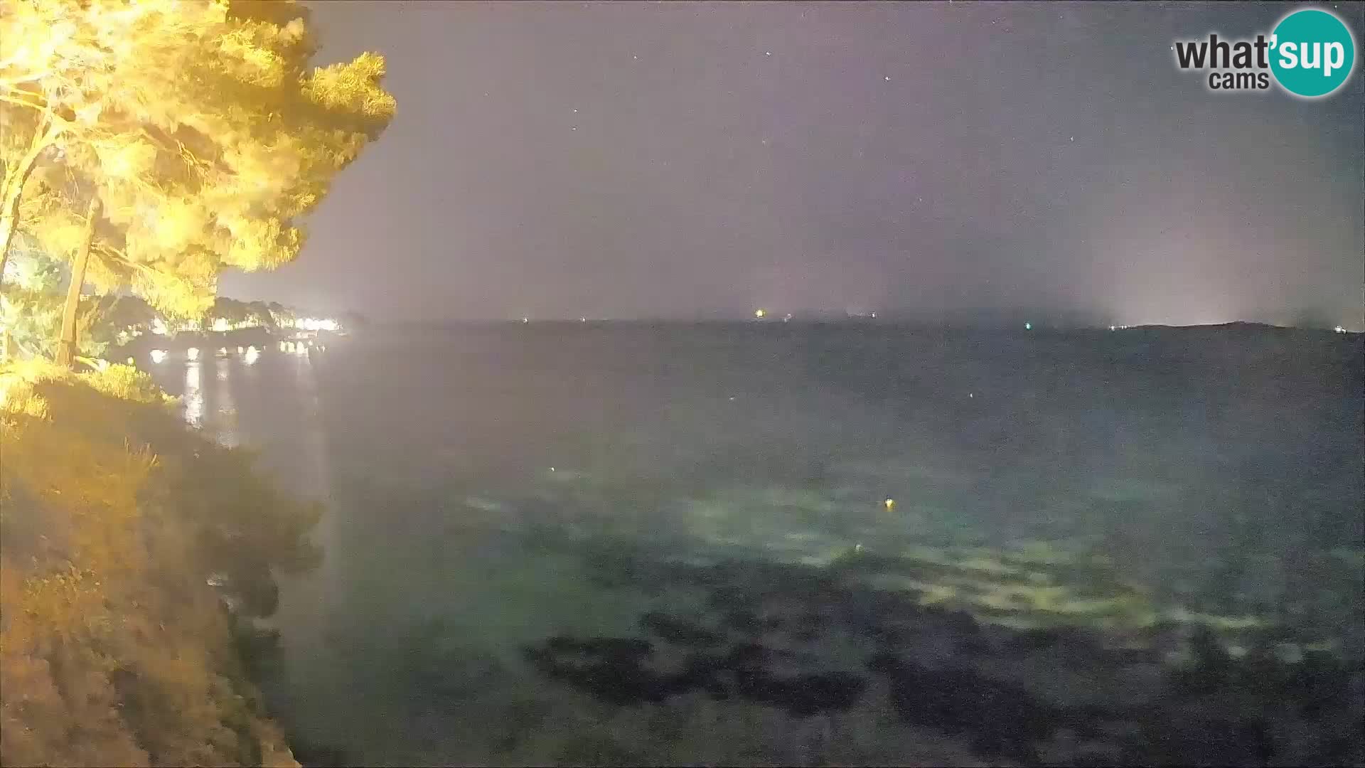 Spletna kamera Plaža Potočine Bol – Pogled v živo na plažo Borak, otok Brač