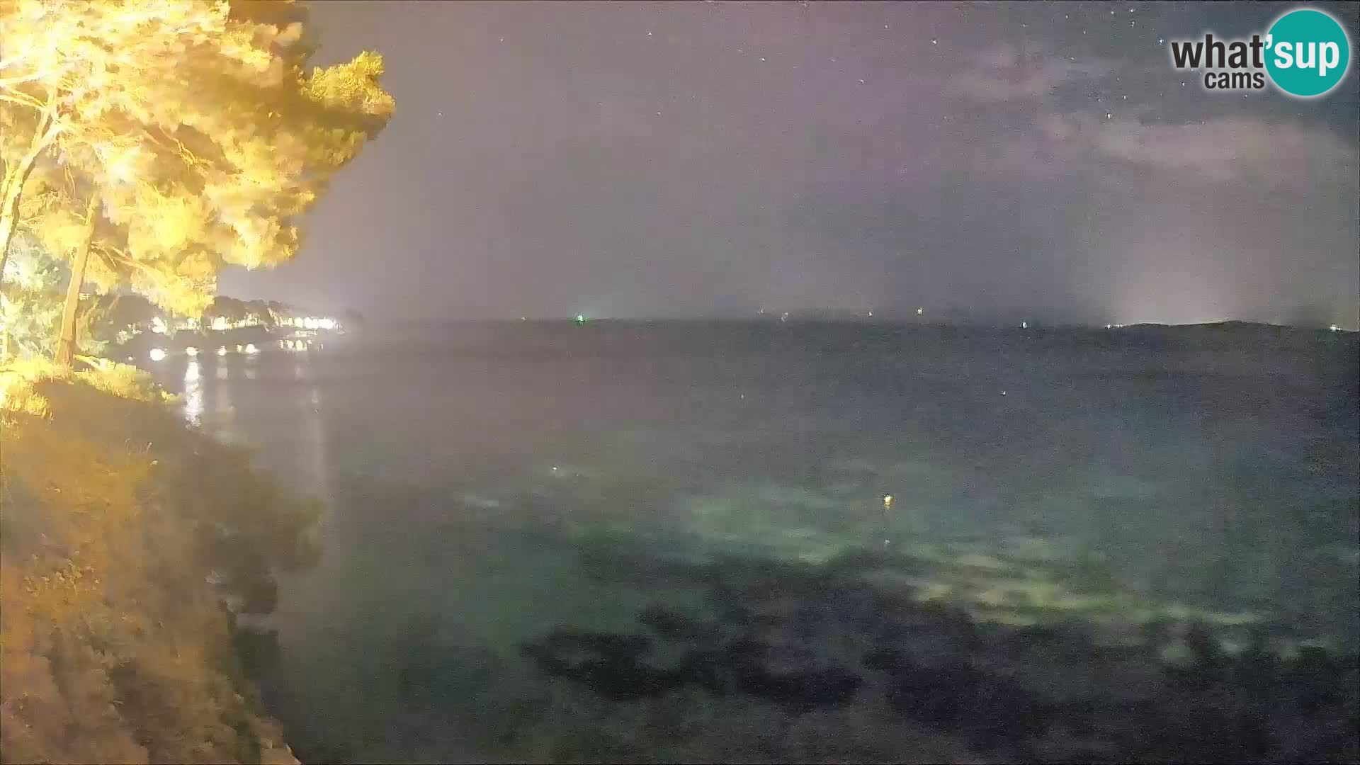 Spletna kamera Plaža Potočine Bol – Pogled v živo na plažo Borak, otok Brač