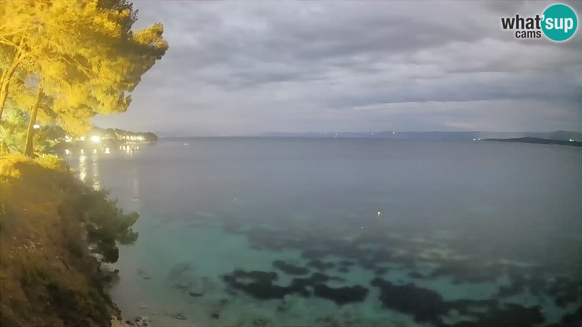 Spletna kamera Plaža Potočine Bol – Pogled v živo na plažo Borak, otok Brač