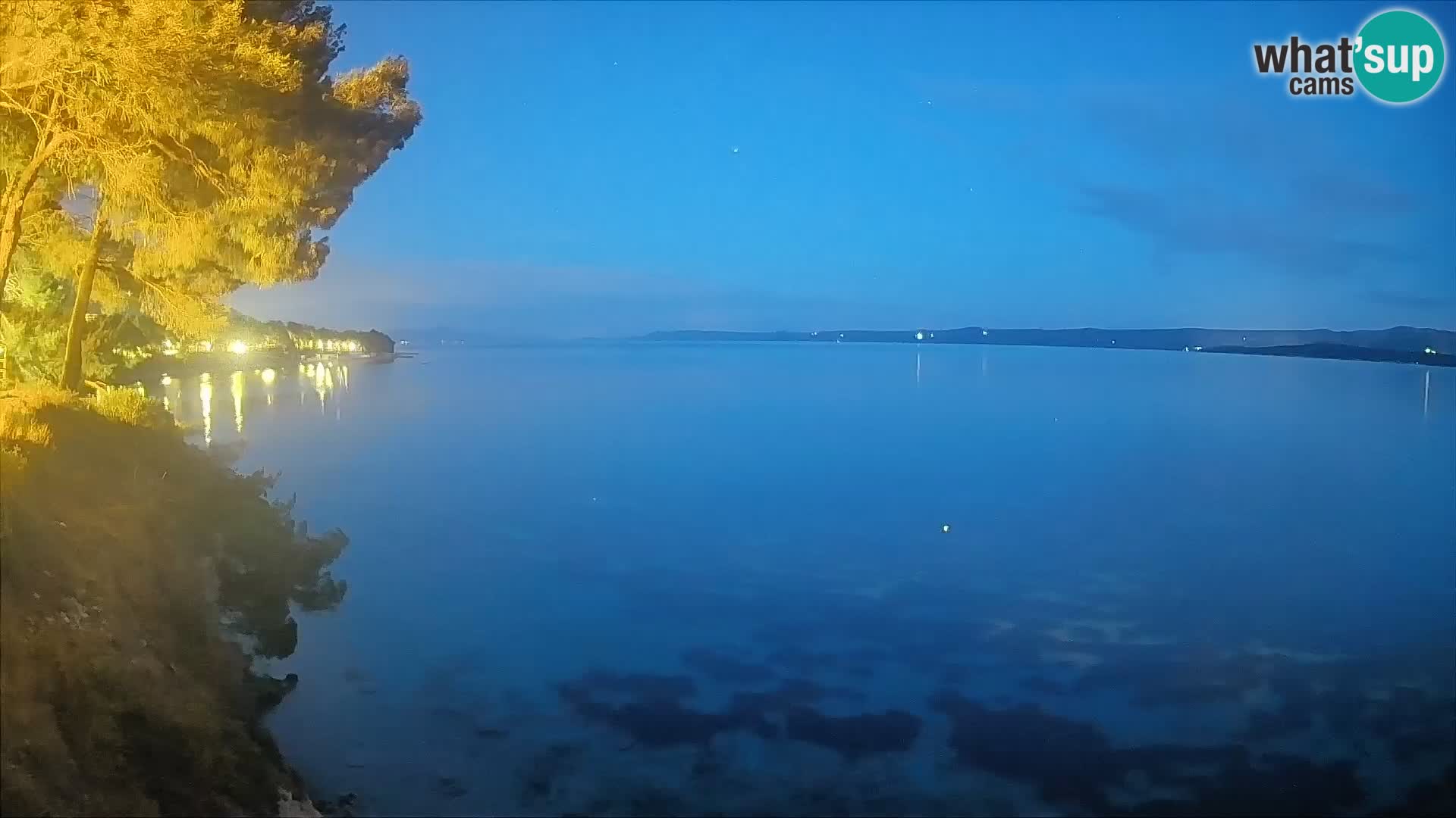 Spletna kamera Plaža Potočine Bol – Pogled v živo na plažo Borak, otok Brač