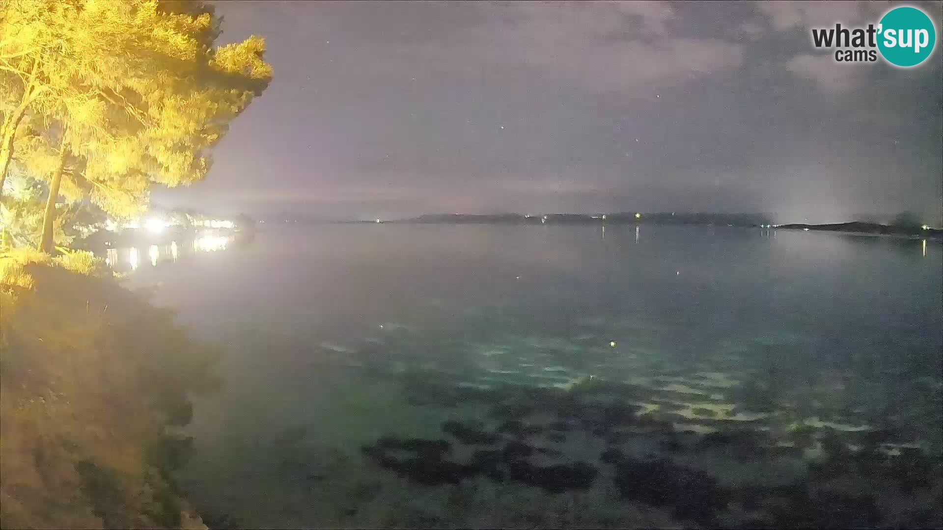 Spletna kamera Plaža Potočine Bol – Pogled v živo na plažo Borak, otok Brač