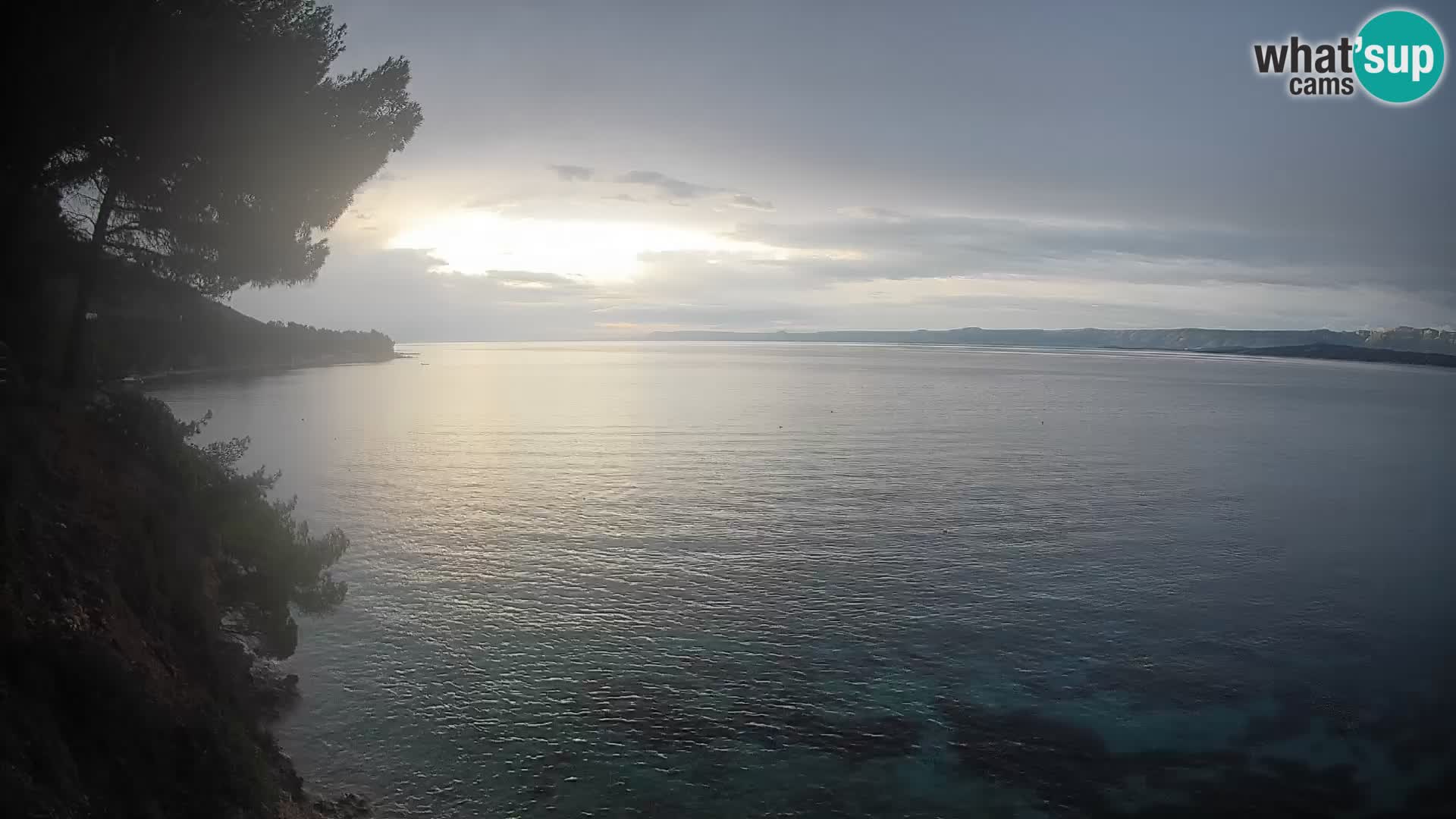 Spletna kamera Plaža Potočine Bol – Pogled v živo na plažo Borak, otok Brač