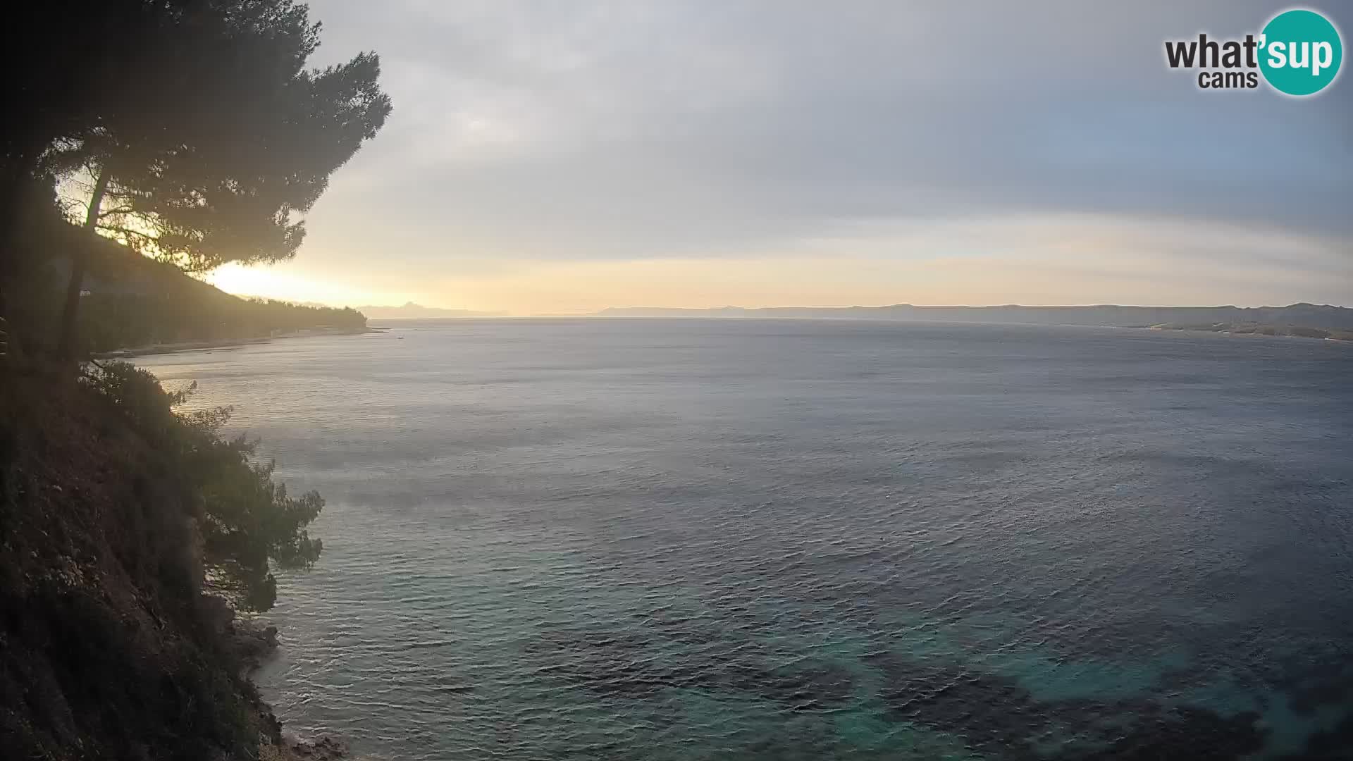 Spletna kamera Plaža Potočine Bol – Pogled v živo na plažo Borak, otok Brač
