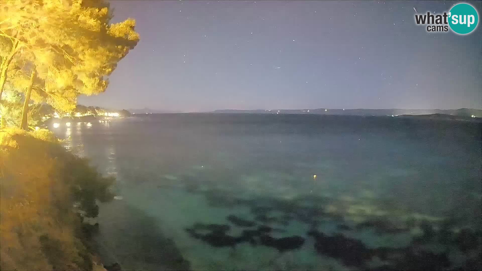 Spletna kamera Plaža Potočine Bol – Pogled v živo na plažo Borak, otok Brač