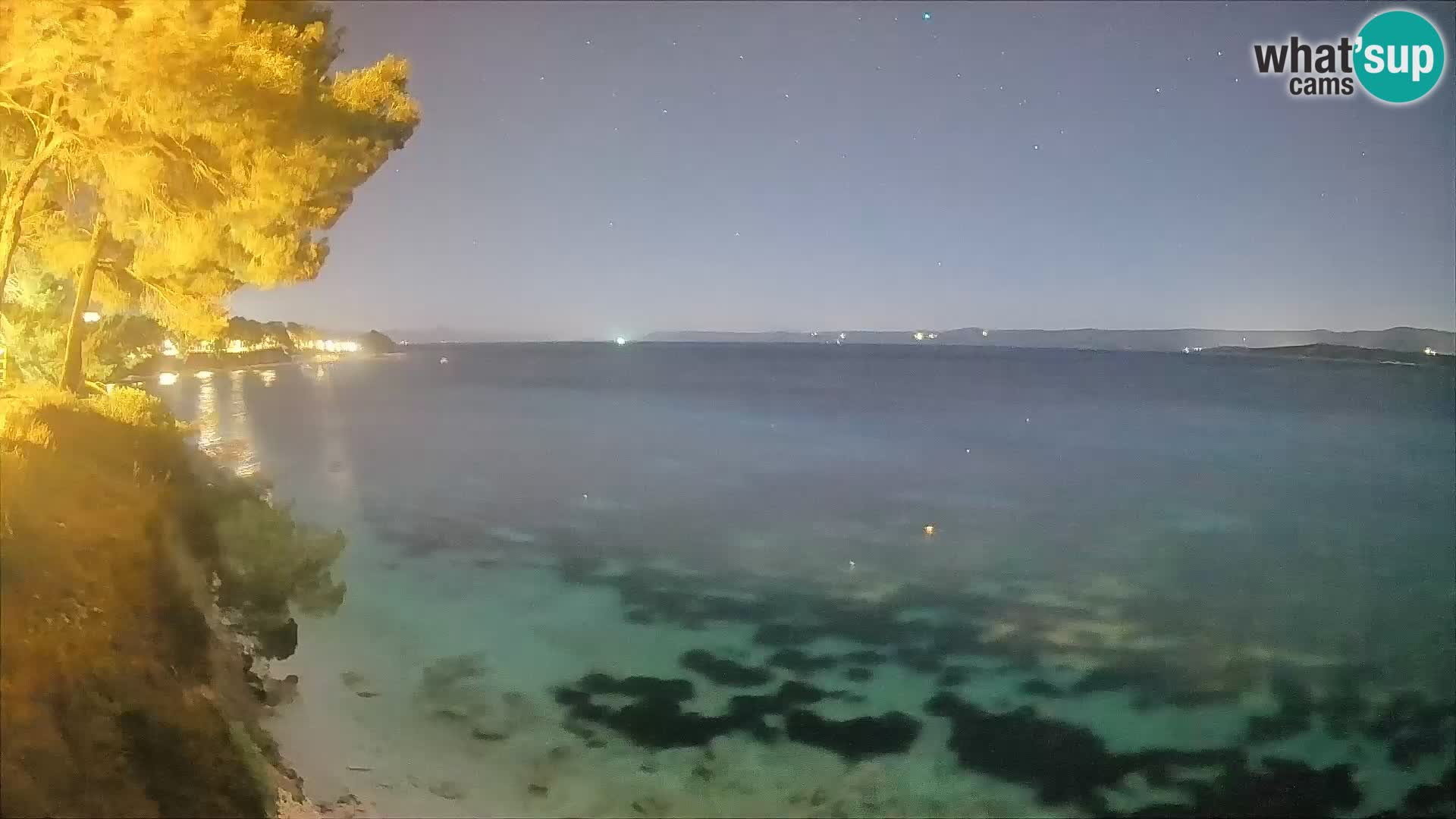 Spletna kamera Plaža Potočine Bol – Pogled v živo na plažo Borak, otok Brač