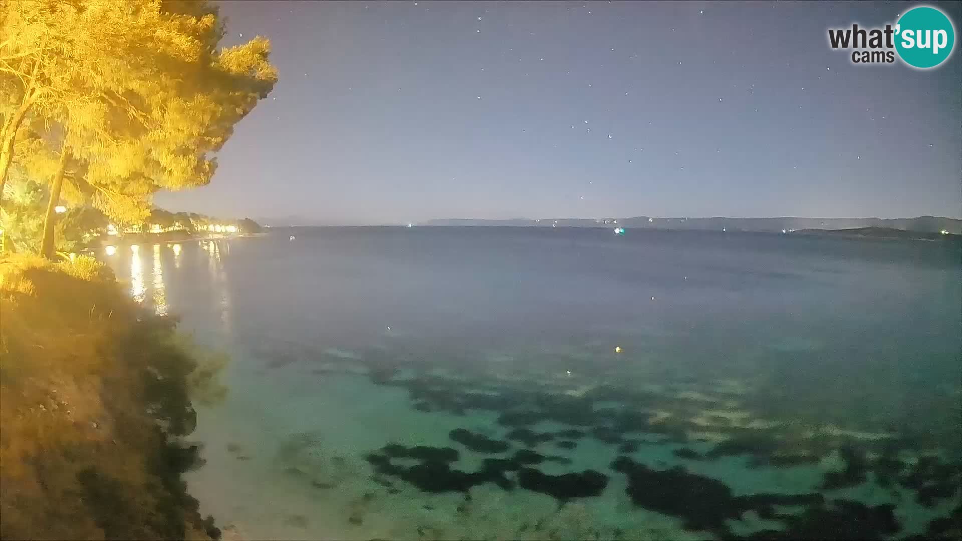 Spletna kamera Plaža Potočine Bol – Pogled v živo na plažo Borak, otok Brač