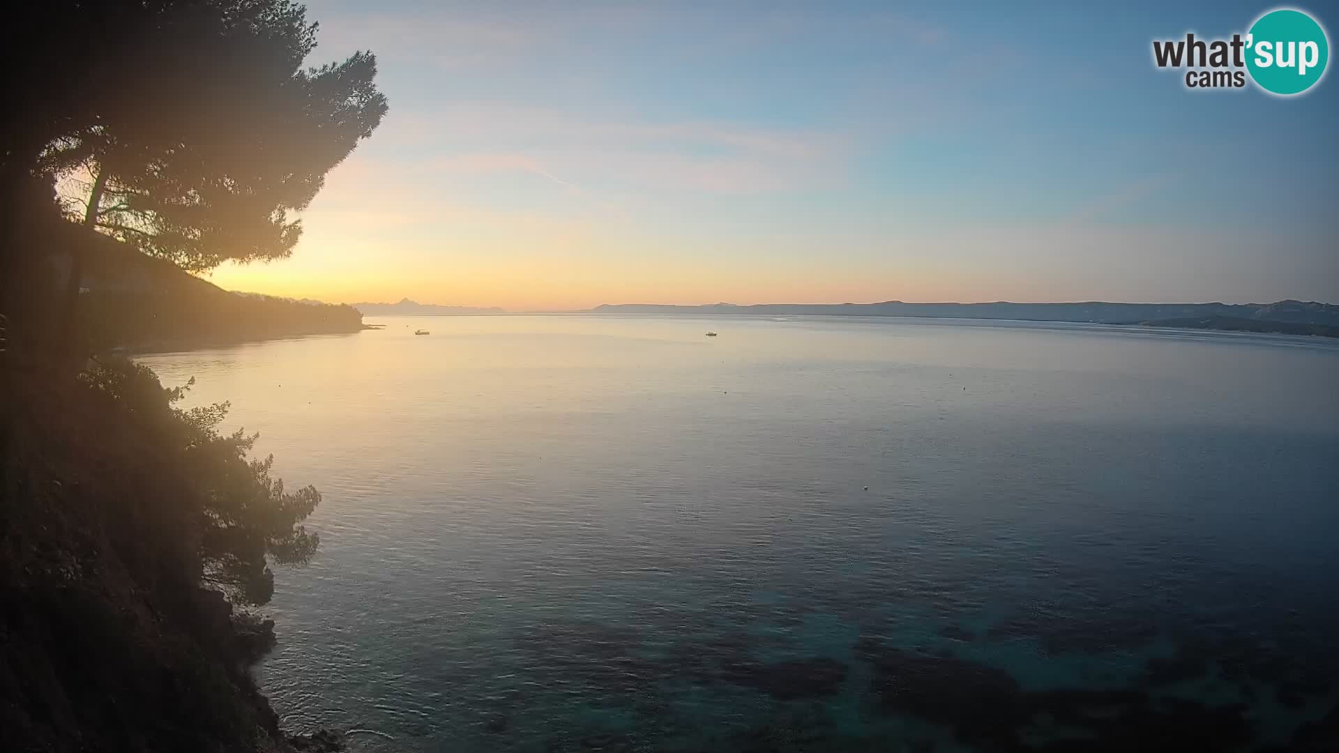 Spletna kamera Plaža Potočine Bol – Pogled v živo na plažo Borak, otok Brač
