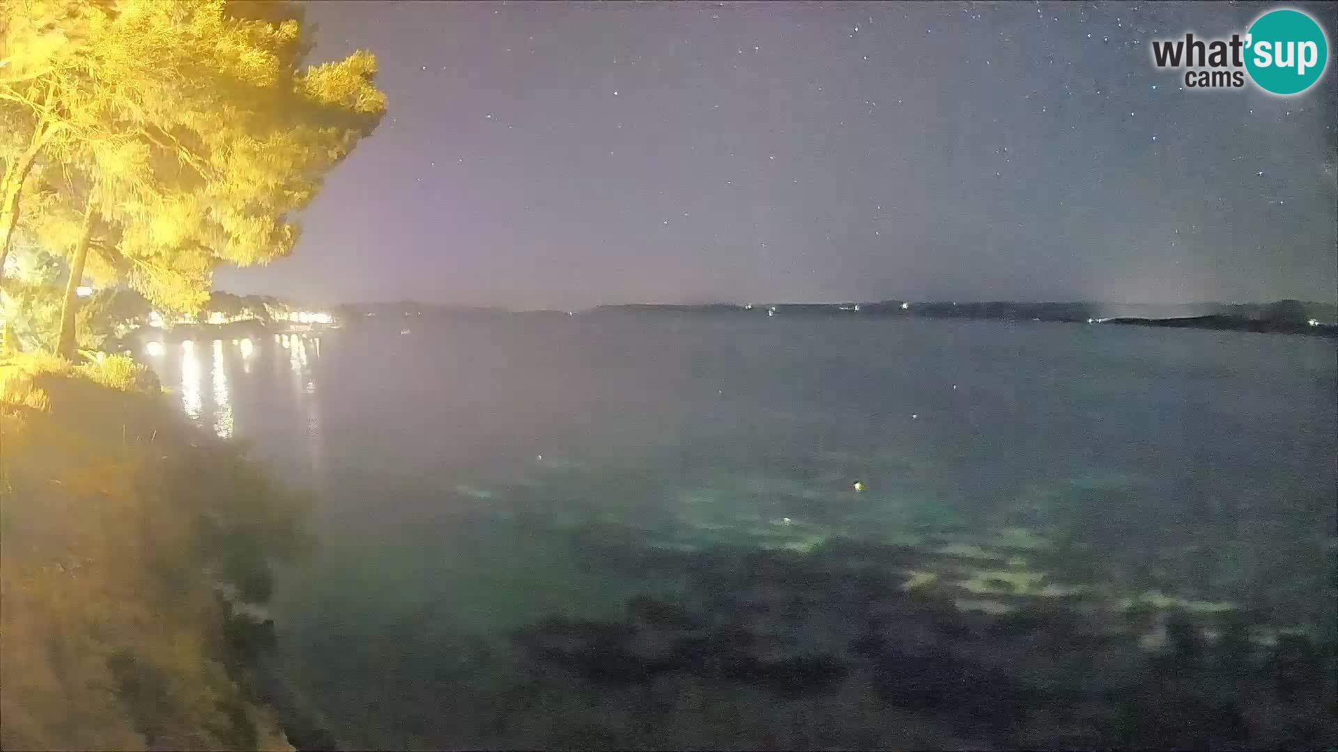 Spletna kamera Plaža Potočine Bol – Pogled v živo na plažo Borak, otok Brač