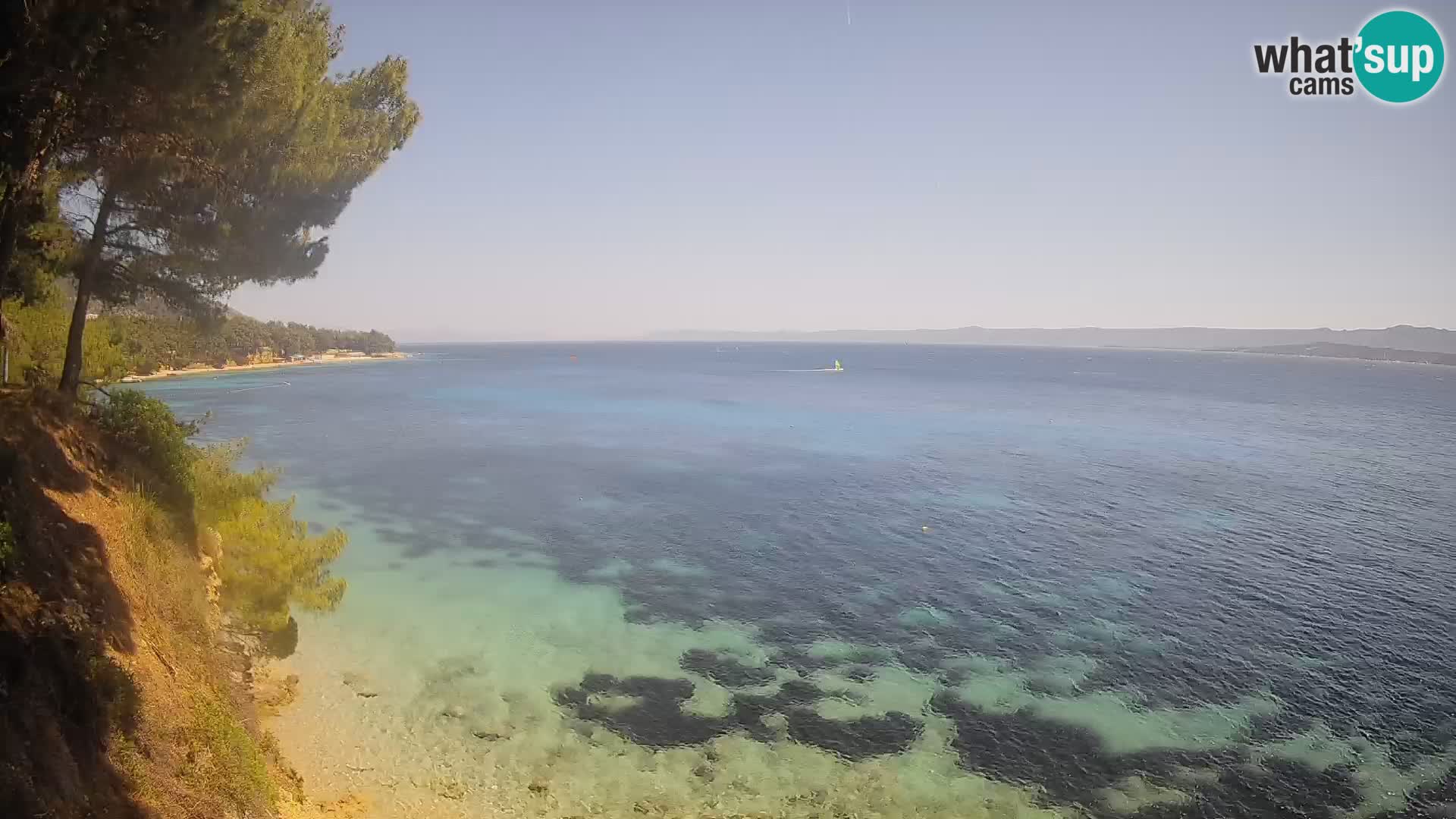 Spletna kamera Plaža Potočine Bol – Pogled v živo na plažo Borak, otok Brač