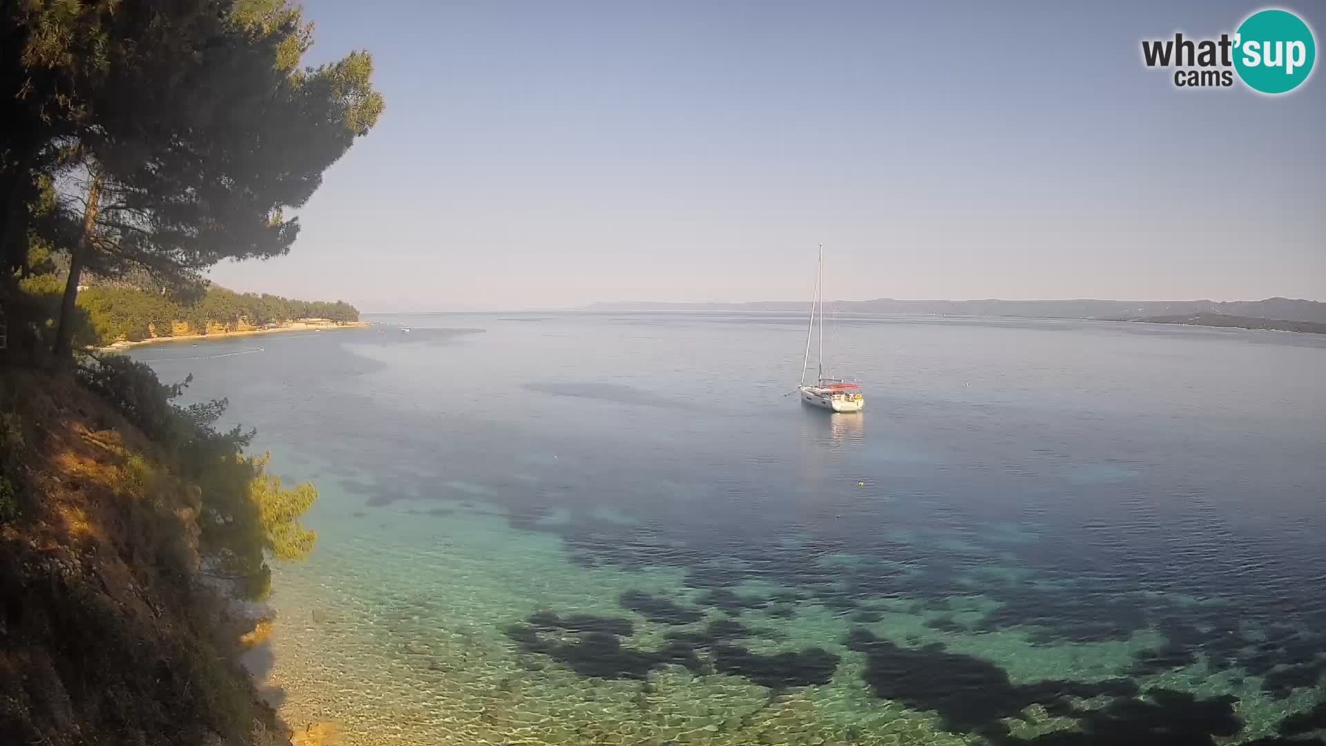 Spletna kamera Plaža Potočine Bol – Pogled v živo na plažo Borak, otok Brač