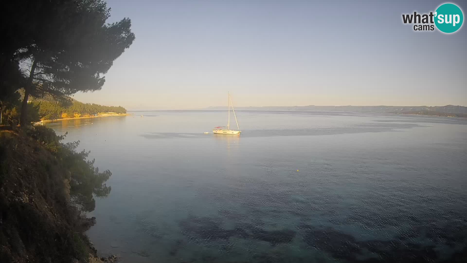 Spletna kamera Plaža Potočine Bol – Pogled v živo na plažo Borak, otok Brač