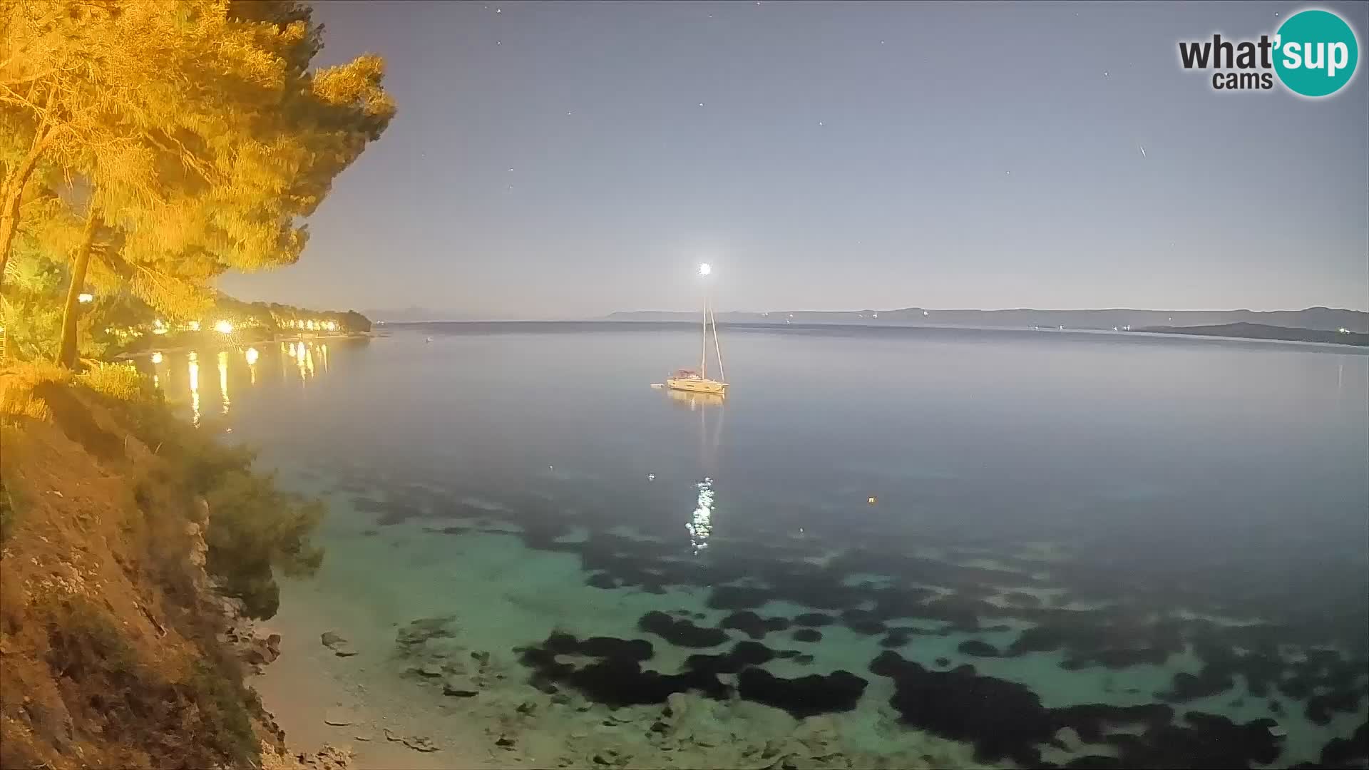 Spletna kamera Plaža Potočine Bol – Pogled v živo na plažo Borak, otok Brač