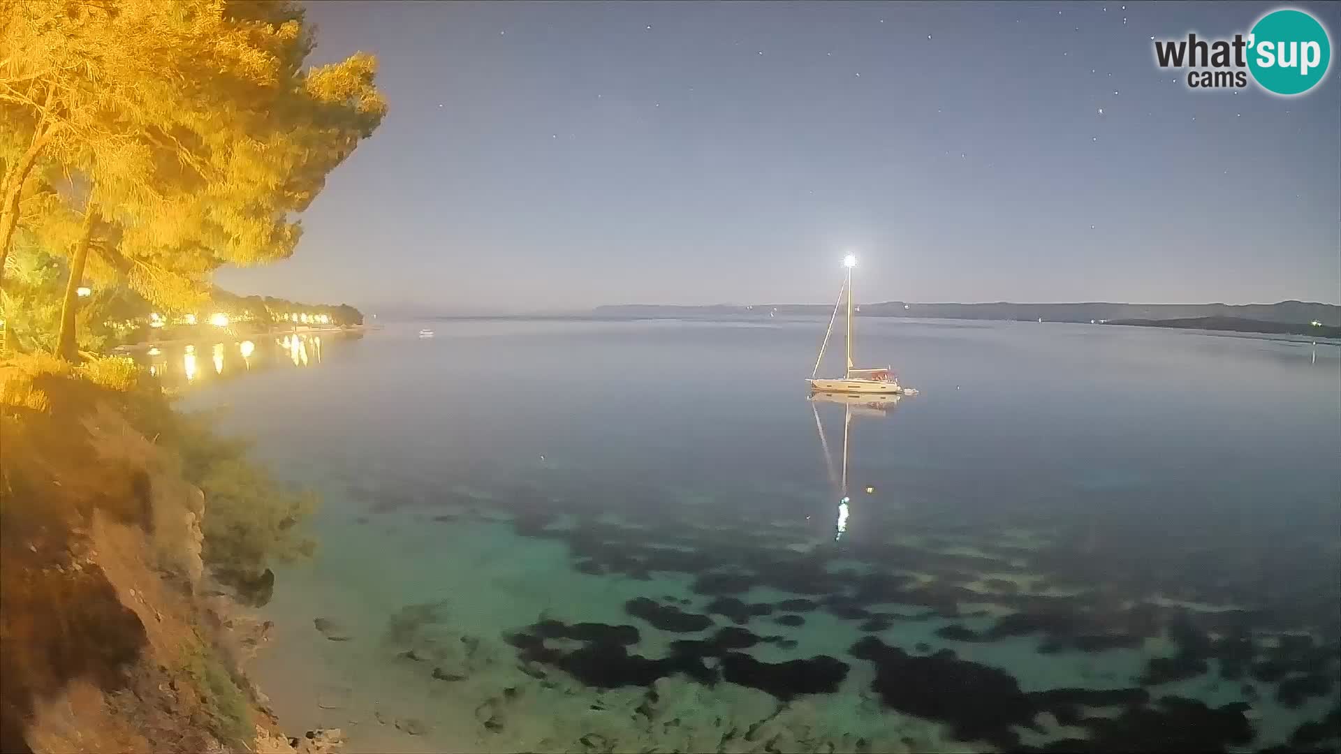Spletna kamera Plaža Potočine Bol – Pogled v živo na plažo Borak, otok Brač