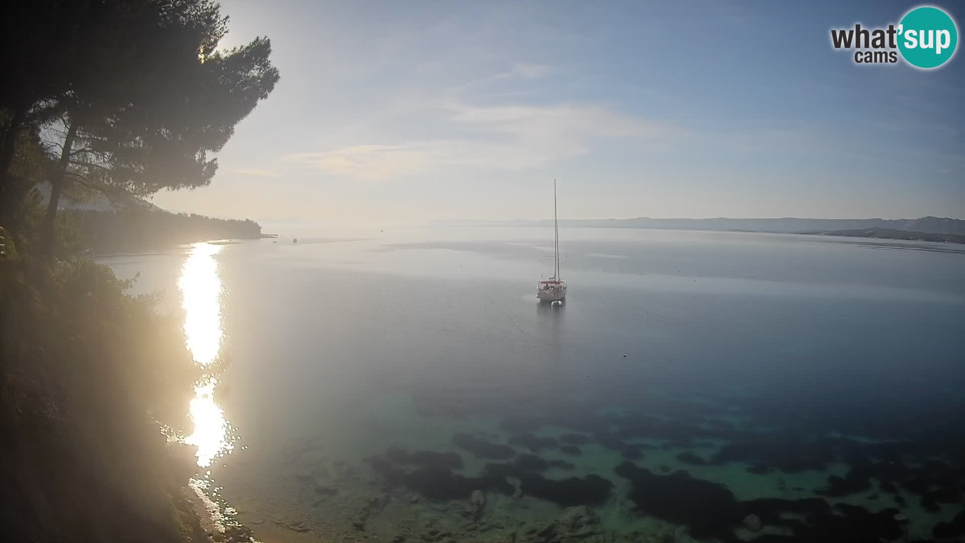 Spletna kamera Plaža Potočine Bol – Pogled v živo na plažo Borak, otok Brač