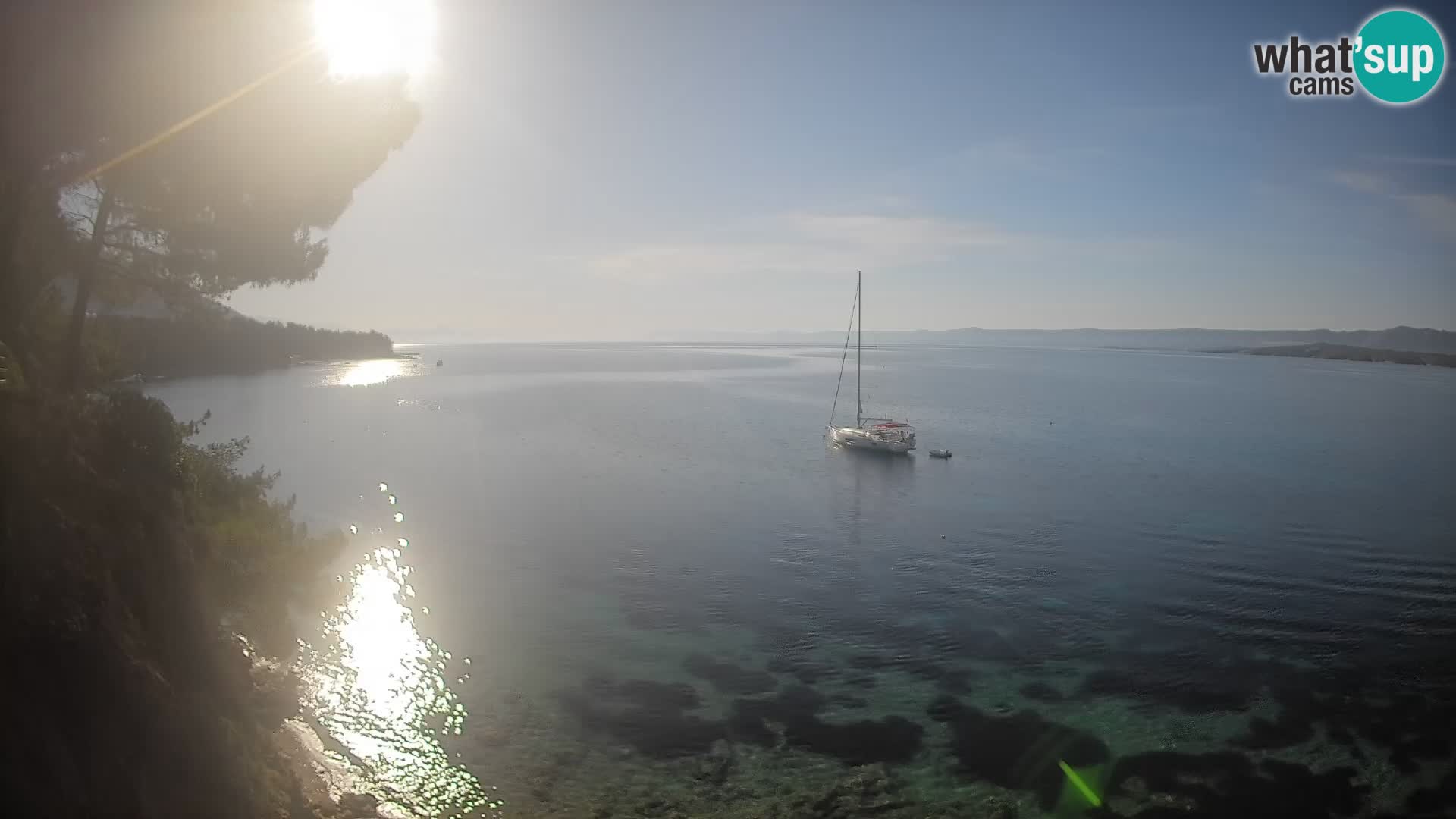 Spletna kamera Plaža Potočine Bol – Pogled v živo na plažo Borak, otok Brač