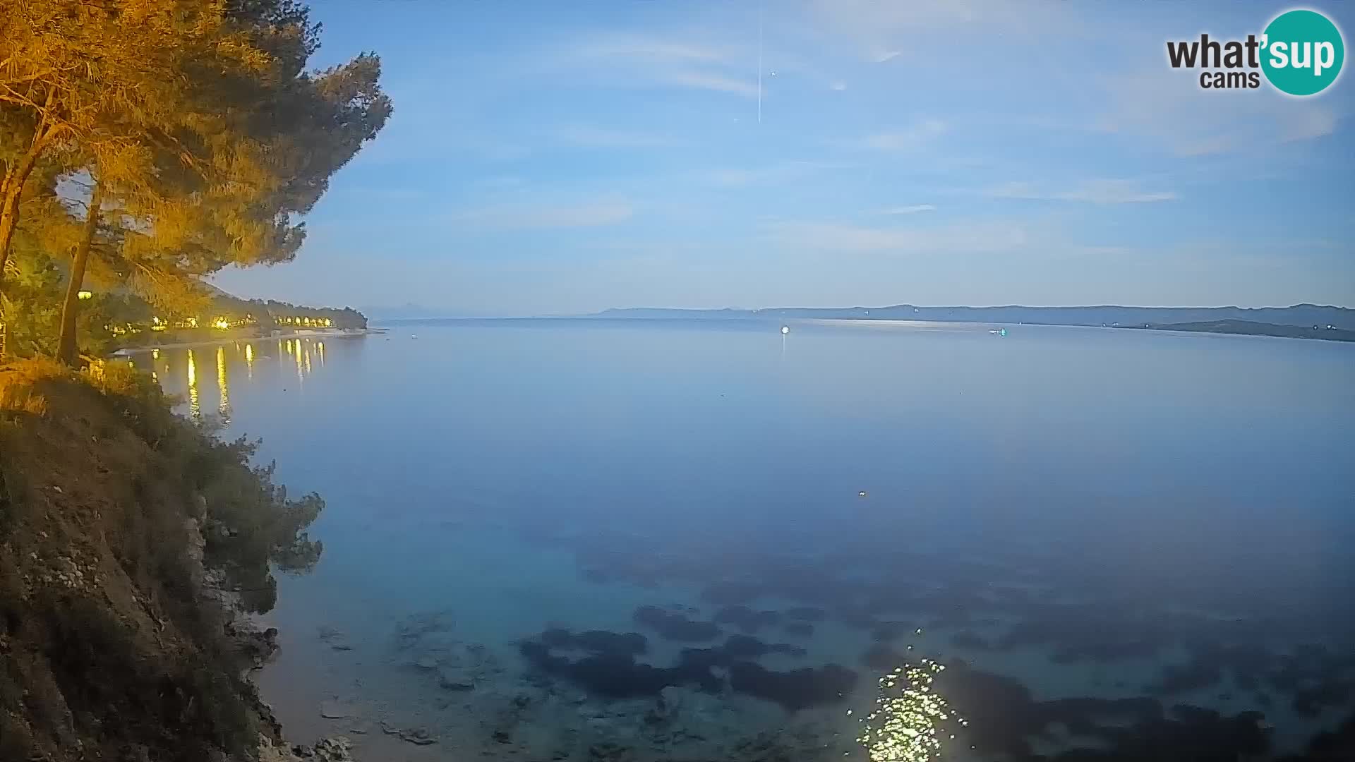 Spletna kamera Plaža Potočine Bol – Pogled v živo na plažo Borak, otok Brač