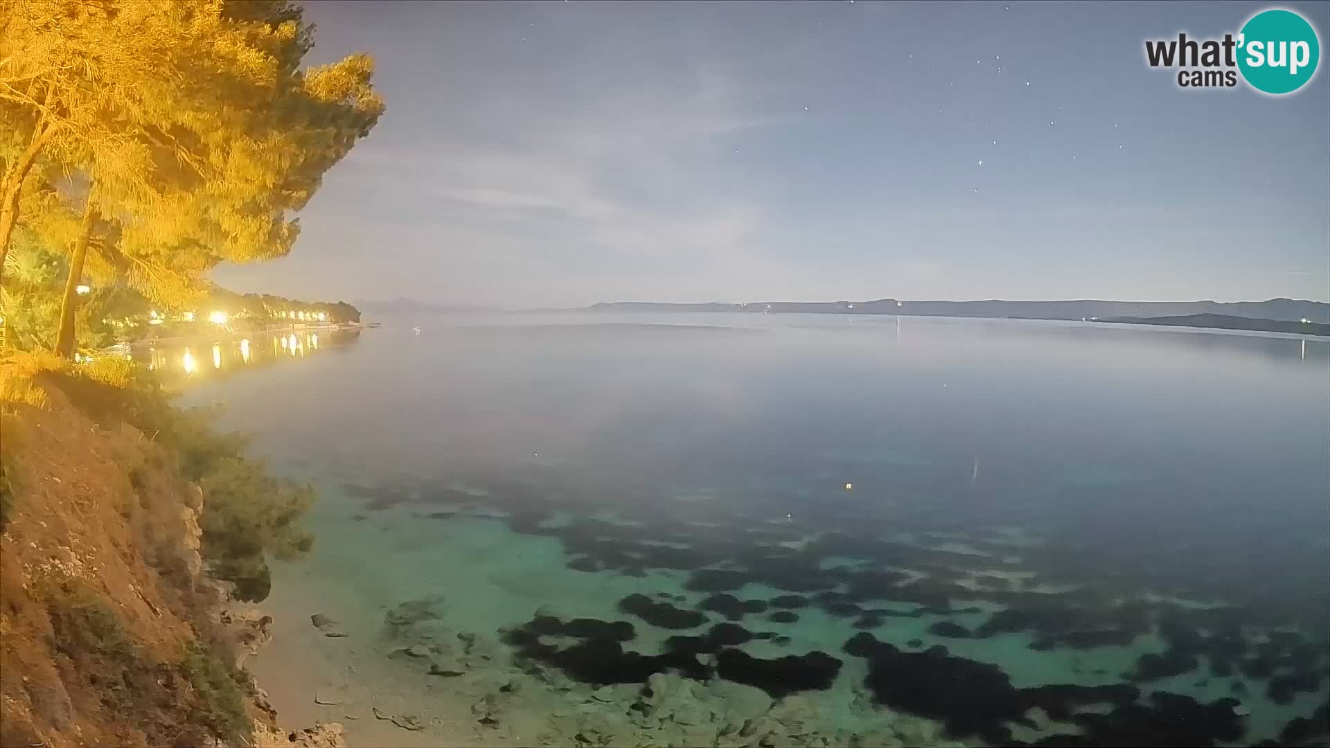 Spletna kamera Plaža Potočine Bol – Pogled v živo na plažo Borak, otok Brač