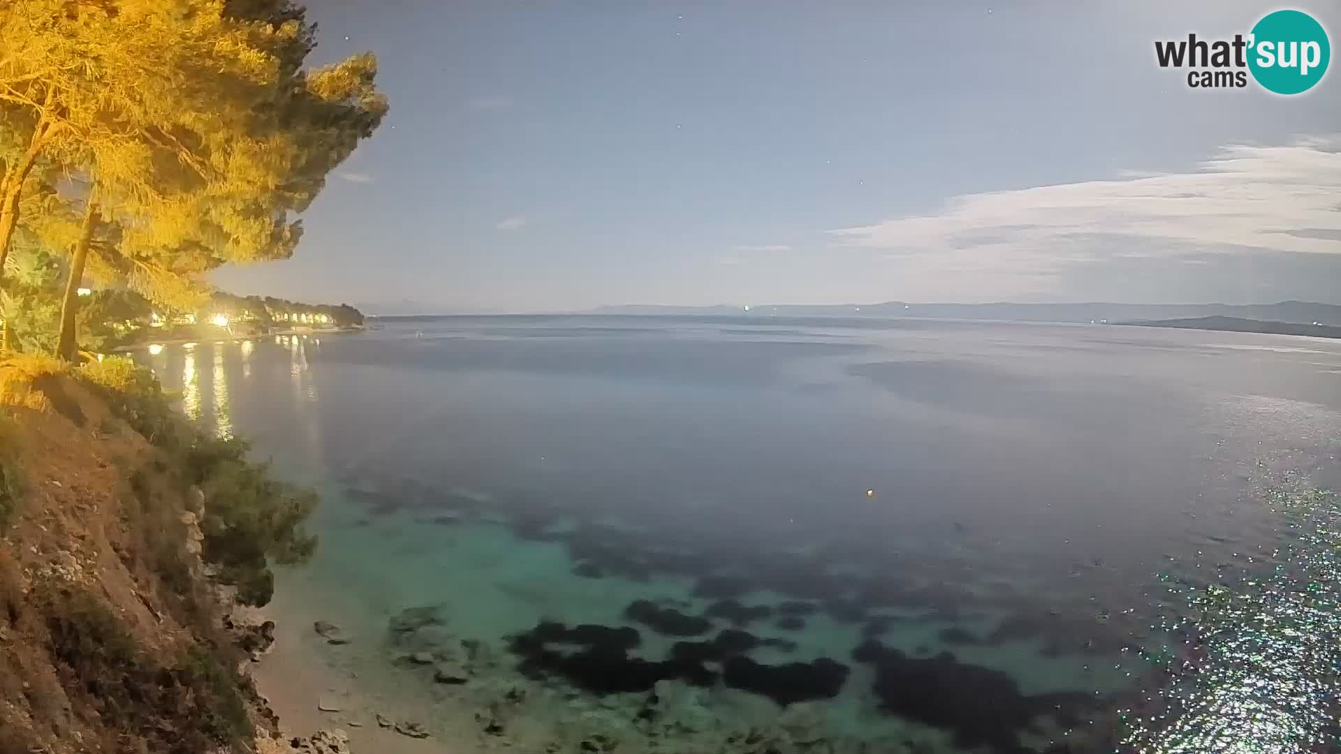 Spletna kamera Plaža Potočine Bol – Pogled v živo na plažo Borak, otok Brač
