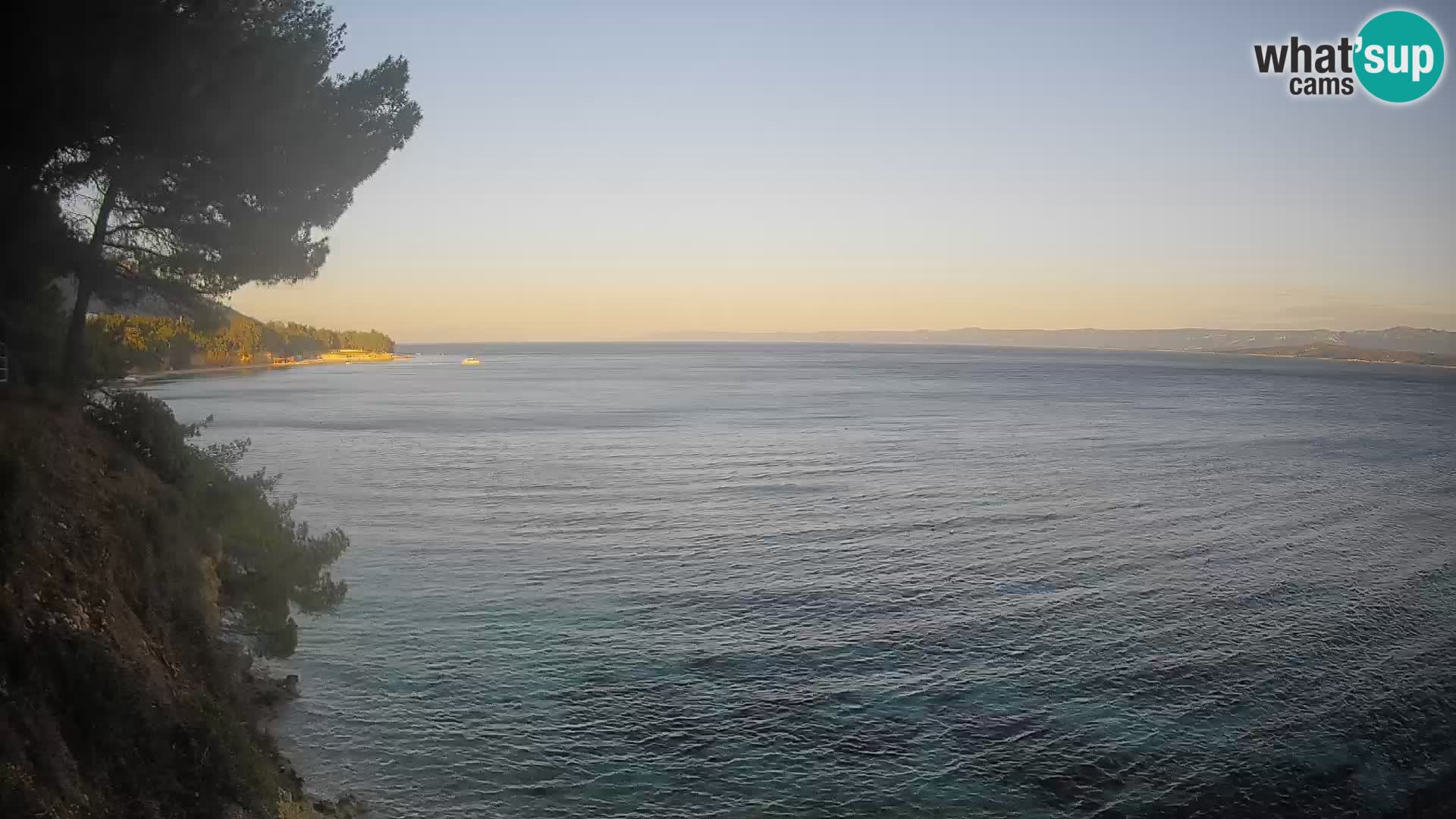 Spletna kamera Plaža Potočine Bol – Pogled v živo na plažo Borak, otok Brač