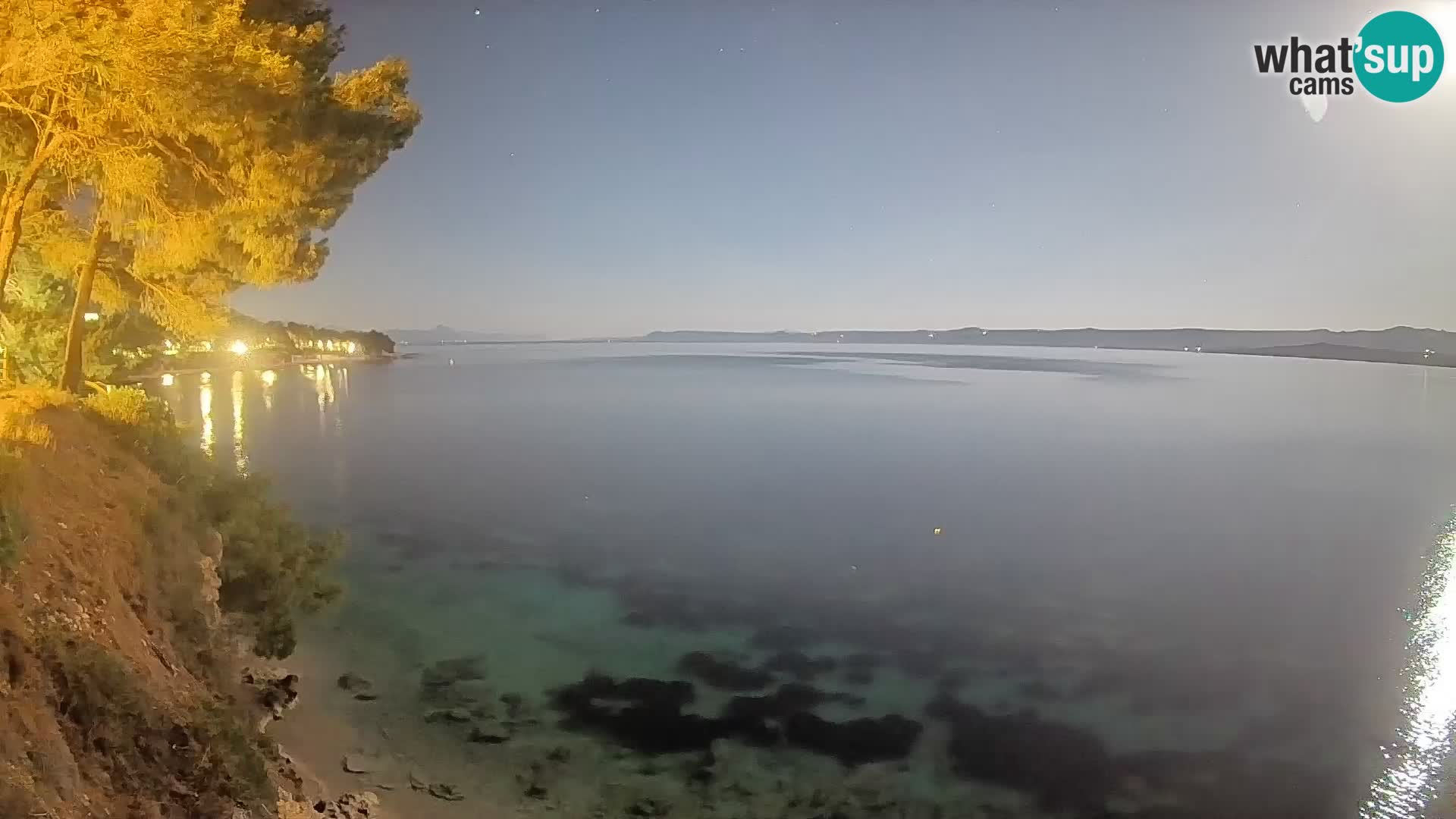 Spletna kamera Plaža Potočine Bol – Pogled v živo na plažo Borak, otok Brač