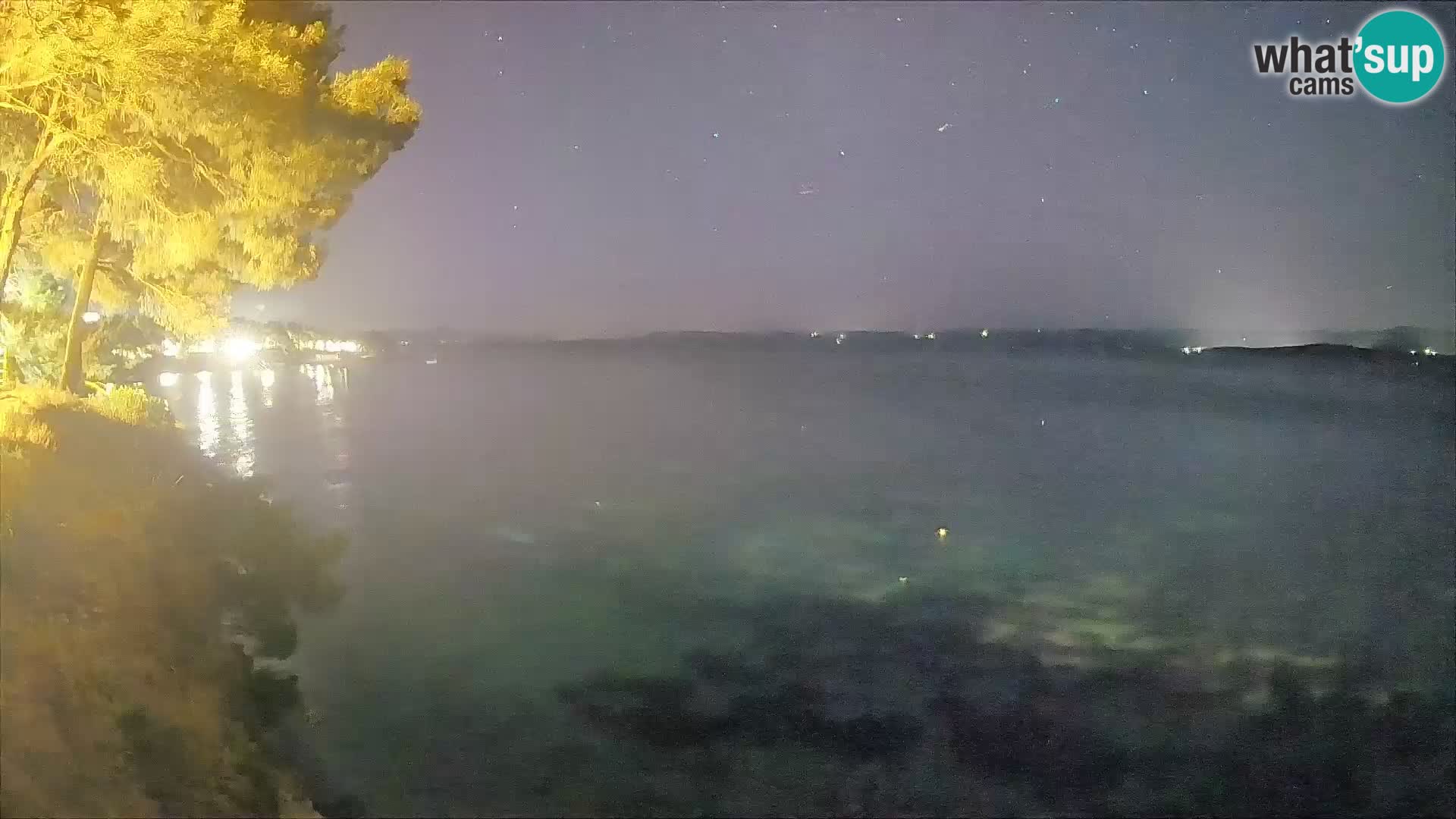 Spletna kamera Plaža Potočine Bol – Pogled v živo na plažo Borak, otok Brač