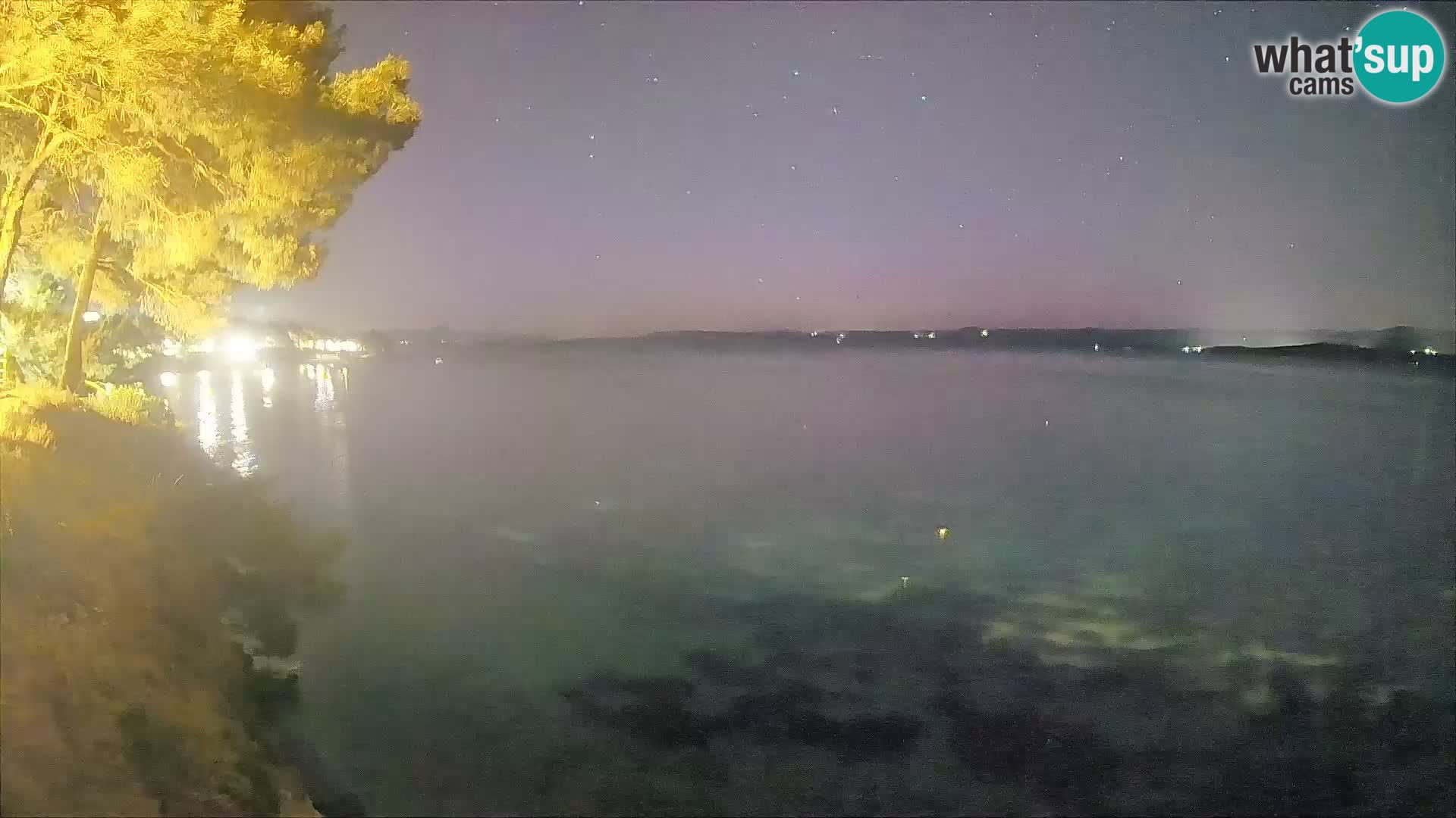 Spletna kamera Plaža Potočine Bol – Pogled v živo na plažo Borak, otok Brač