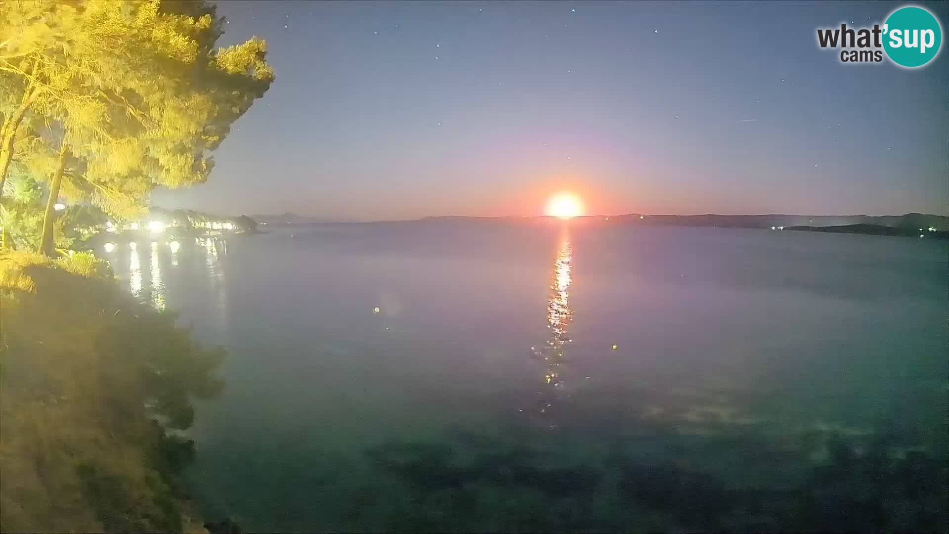 Spletna kamera Plaža Potočine Bol – Pogled v živo na plažo Borak, otok Brač