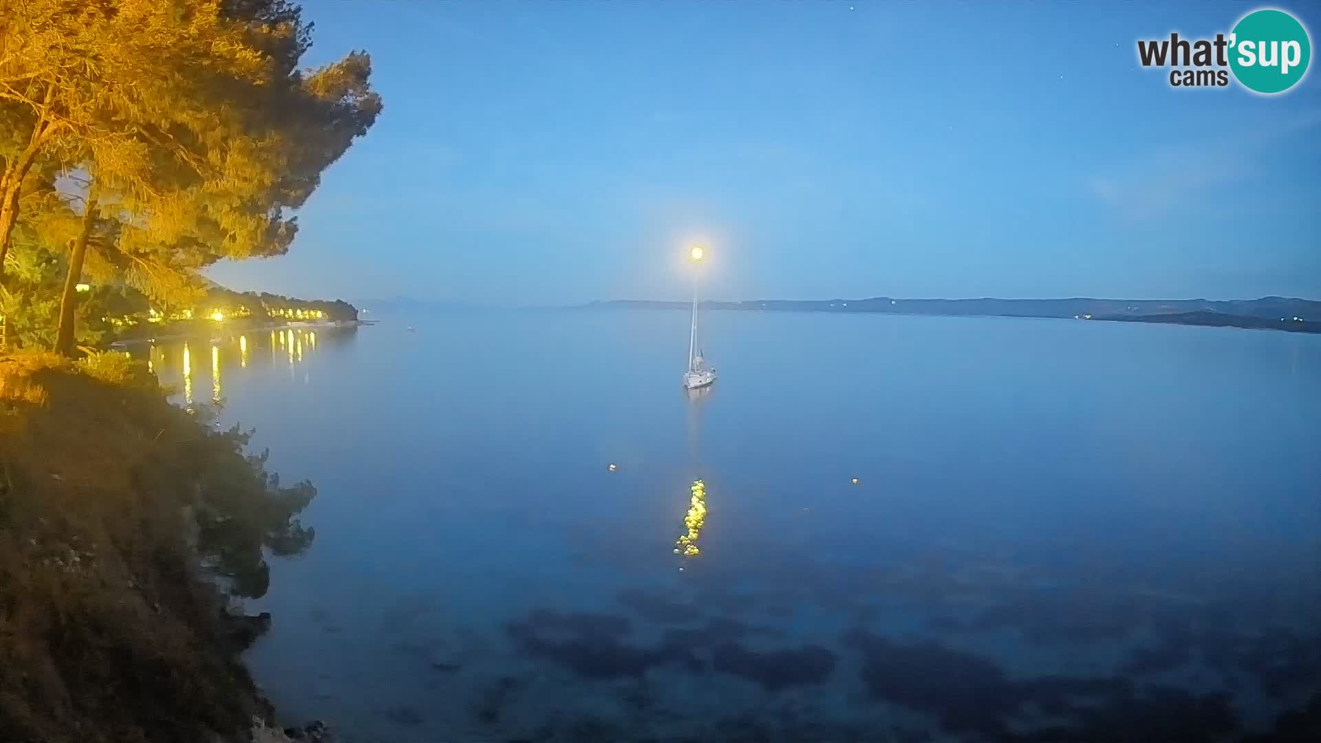 Spletna kamera Plaža Potočine Bol – Pogled v živo na plažo Borak, otok Brač