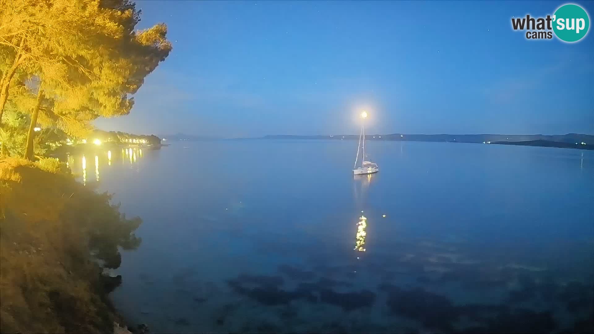 Spletna kamera Plaža Potočine Bol – Pogled v živo na plažo Borak, otok Brač