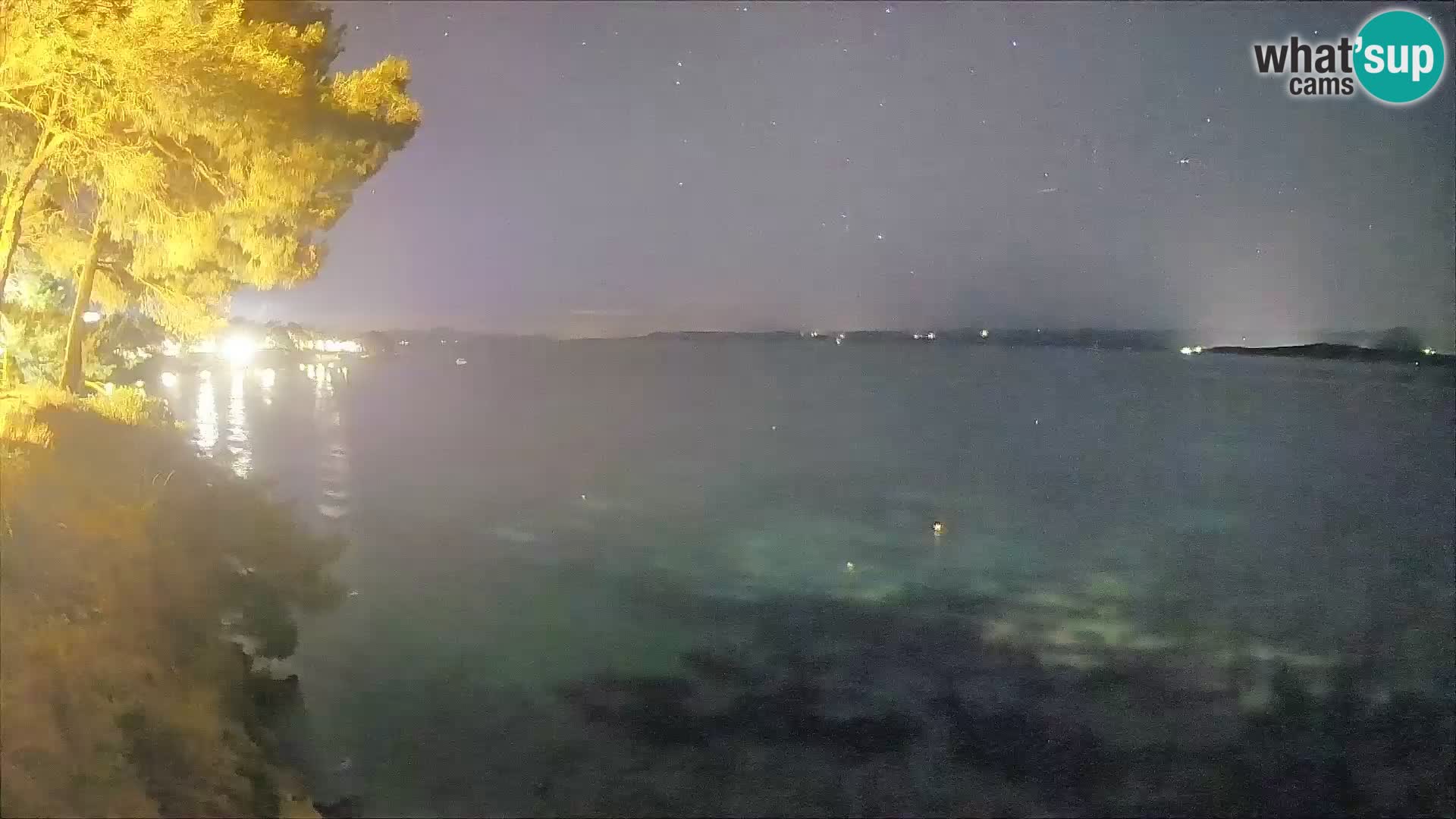 Spletna kamera Plaža Potočine Bol – Pogled v živo na plažo Borak, otok Brač