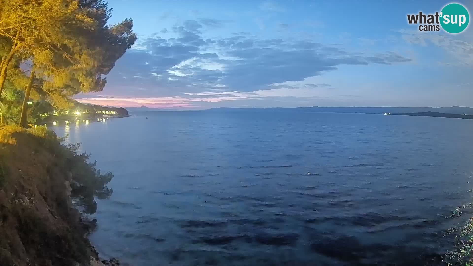 Spletna kamera Plaža Potočine Bol – Pogled v živo na plažo Borak, otok Brač