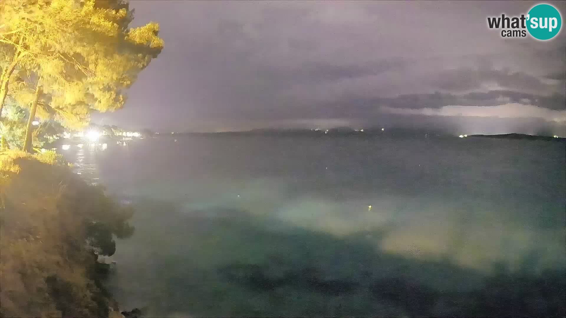 Spletna kamera Plaža Potočine Bol – Pogled v živo na plažo Borak, otok Brač