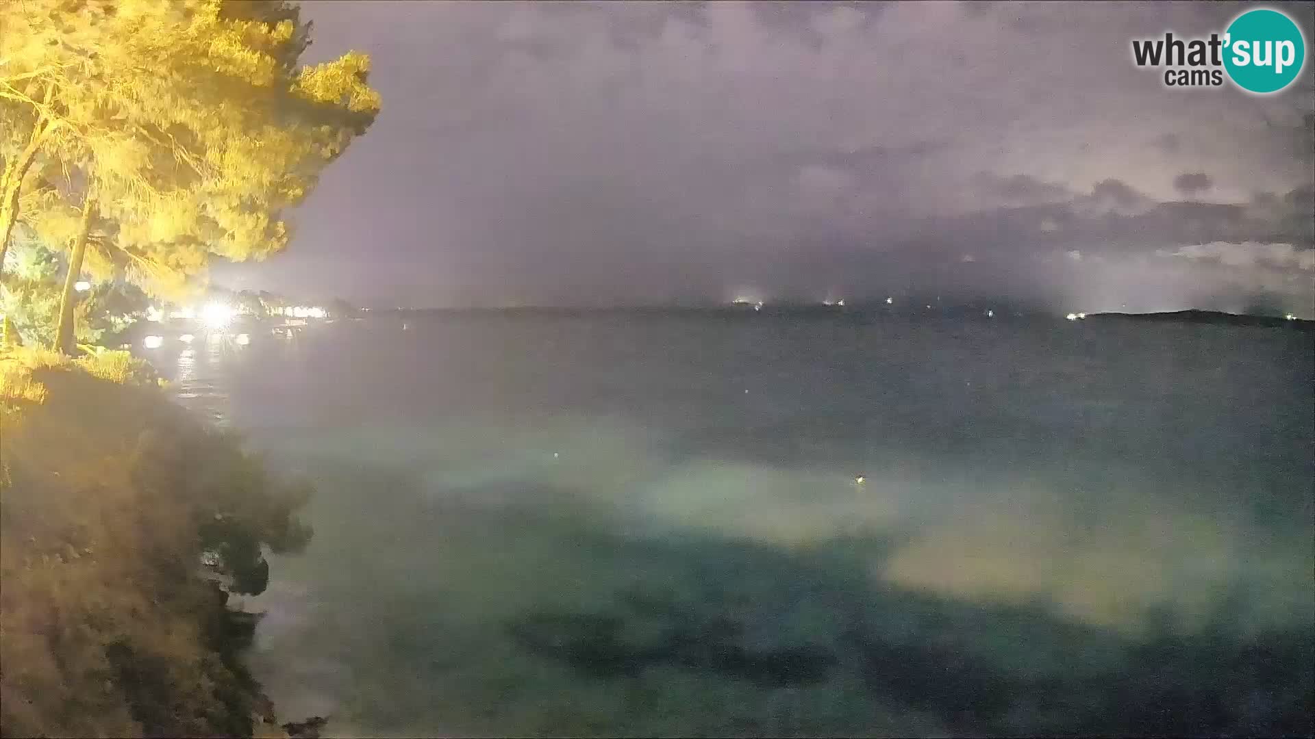 Spletna kamera Plaža Potočine Bol – Pogled v živo na plažo Borak, otok Brač