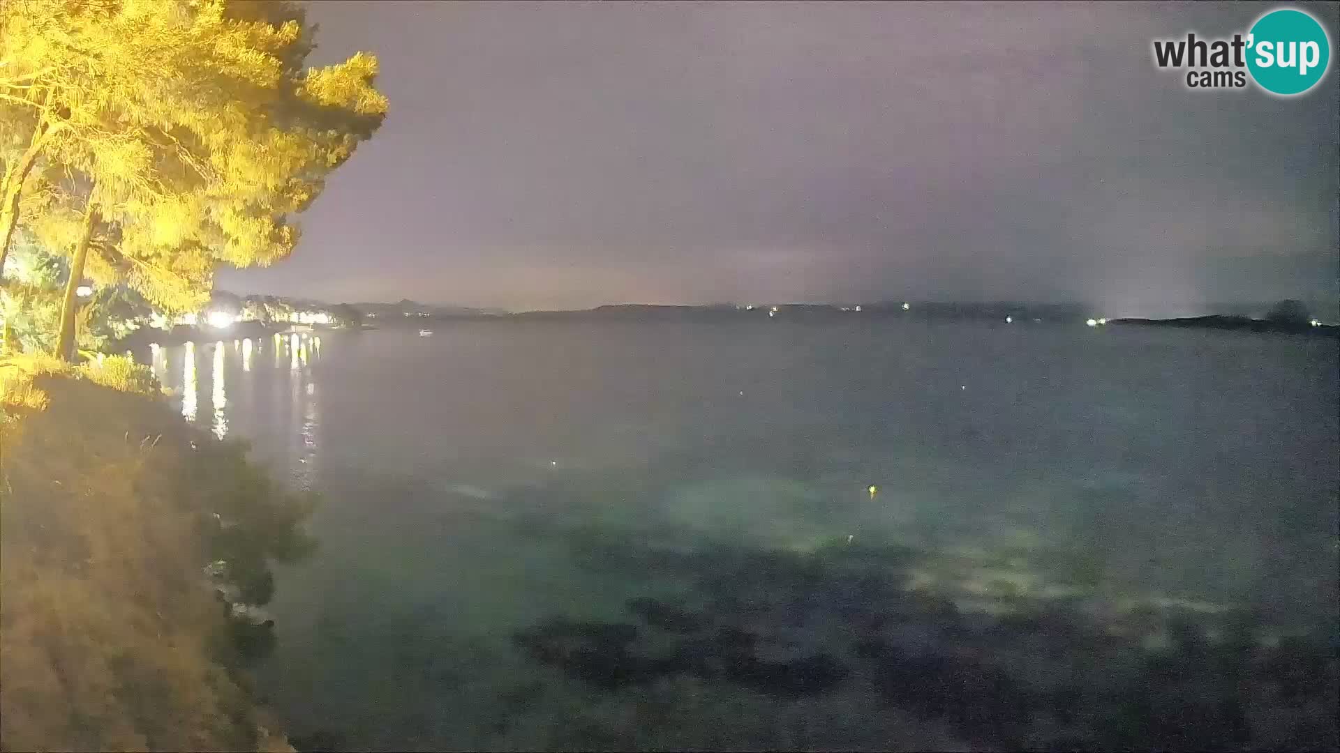 Spletna kamera Plaža Potočine Bol – Pogled v živo na plažo Borak, otok Brač