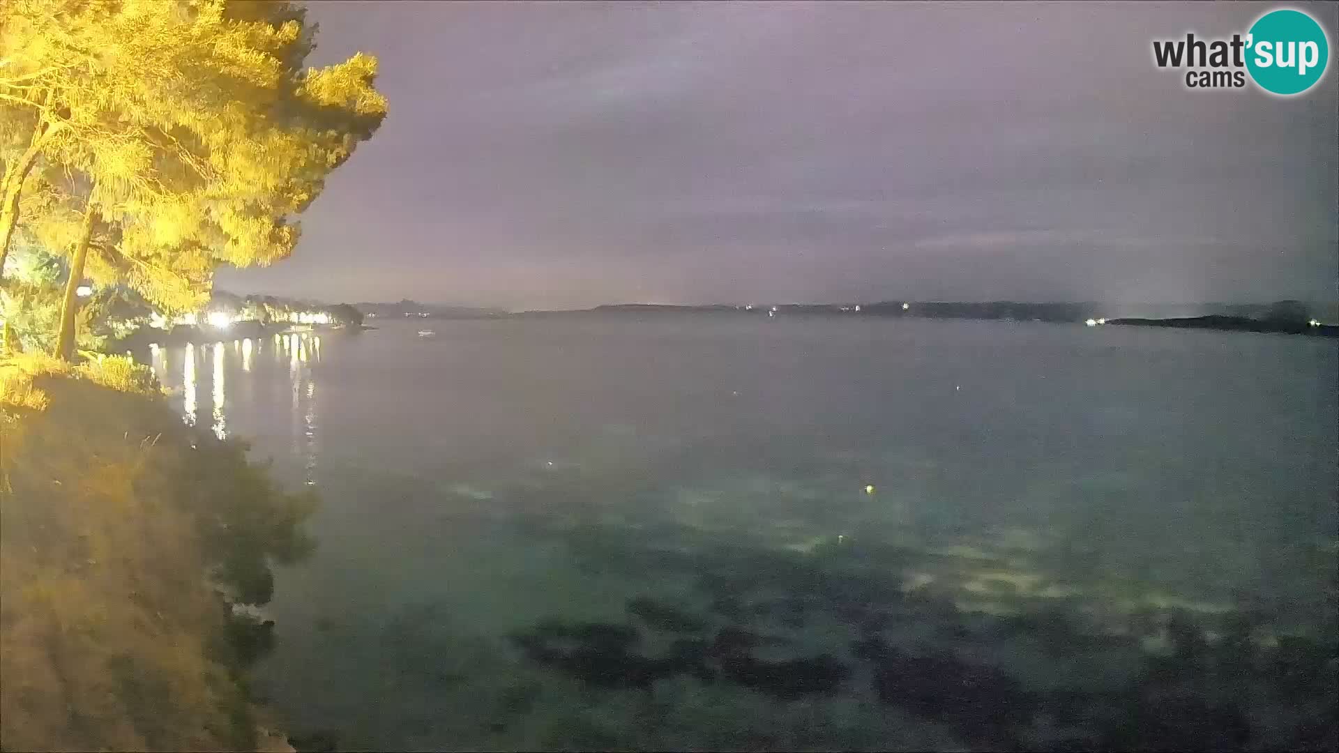 Spletna kamera Plaža Potočine Bol – Pogled v živo na plažo Borak, otok Brač