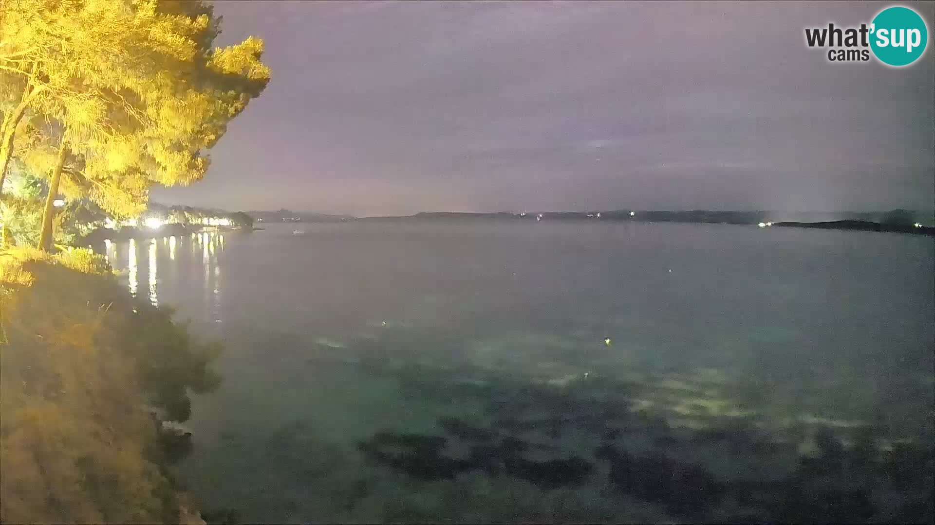Spletna kamera Plaža Potočine Bol – Pogled v živo na plažo Borak, otok Brač