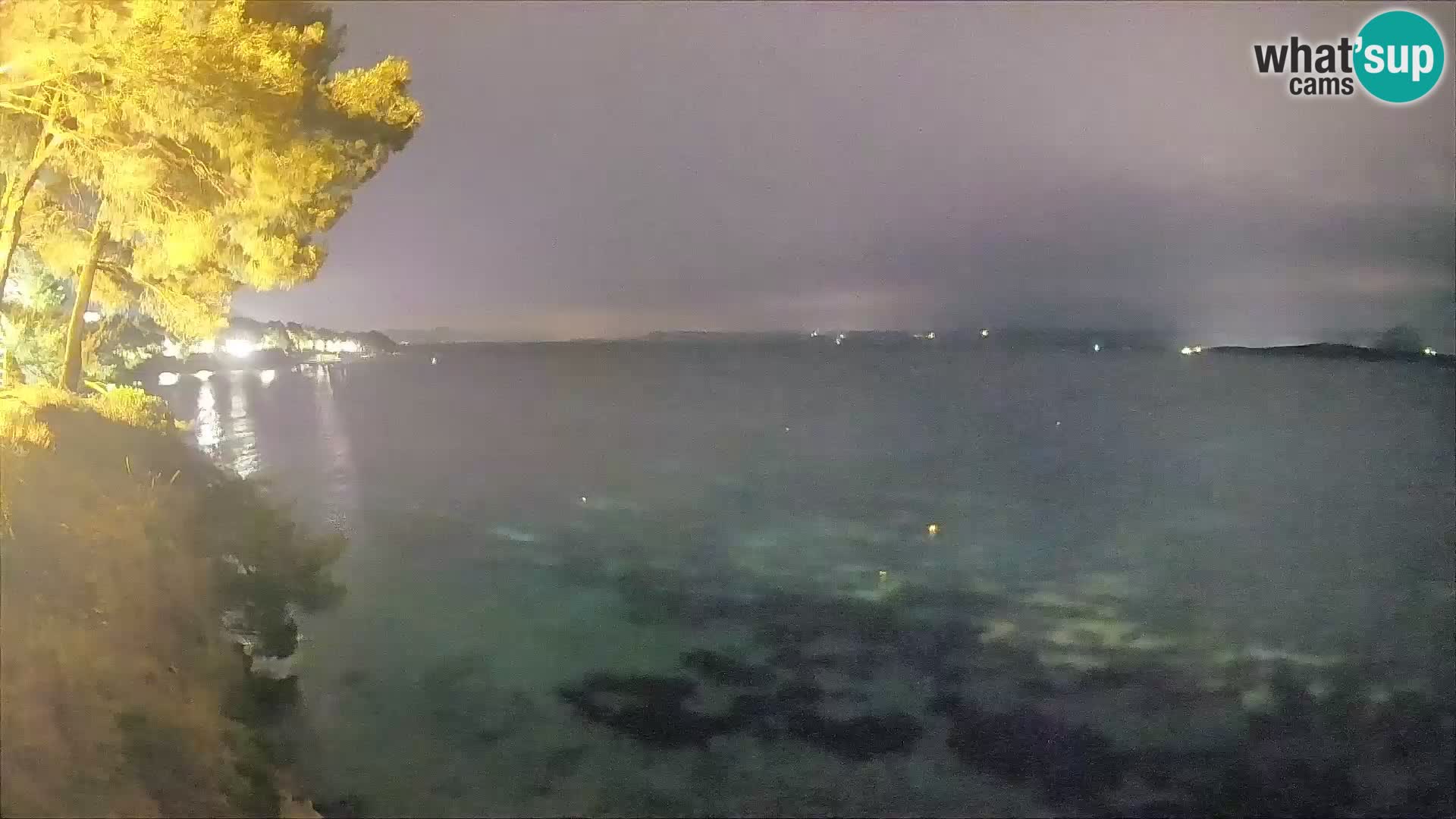 Spletna kamera Plaža Potočine Bol – Pogled v živo na plažo Borak, otok Brač