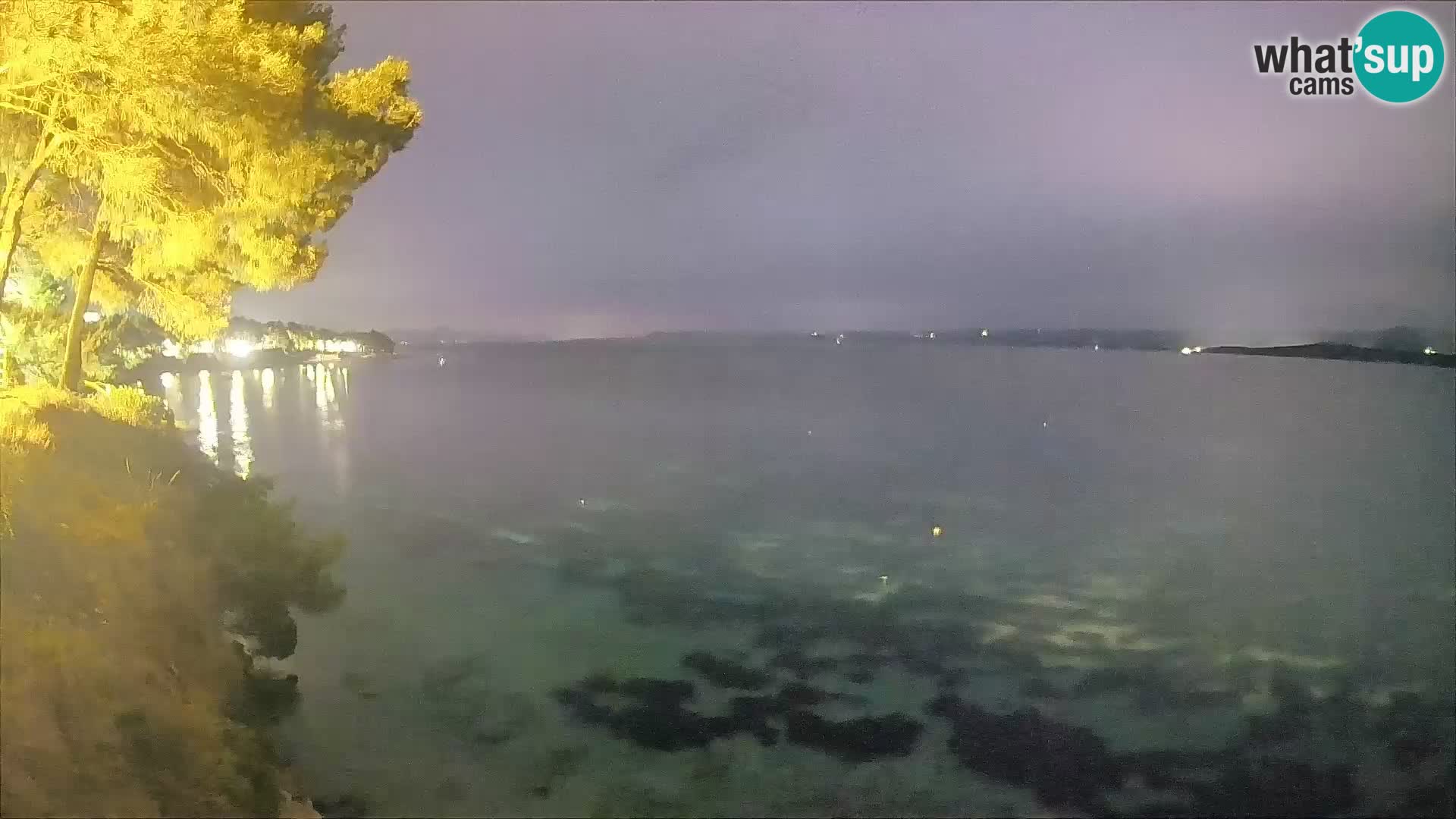 Spletna kamera Plaža Potočine Bol – Pogled v živo na plažo Borak, otok Brač