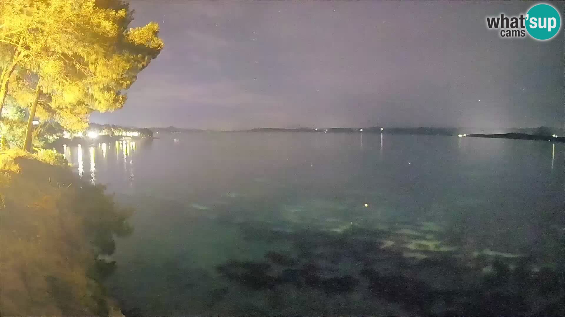 Spletna kamera Plaža Potočine Bol – Pogled v živo na plažo Borak, otok Brač
