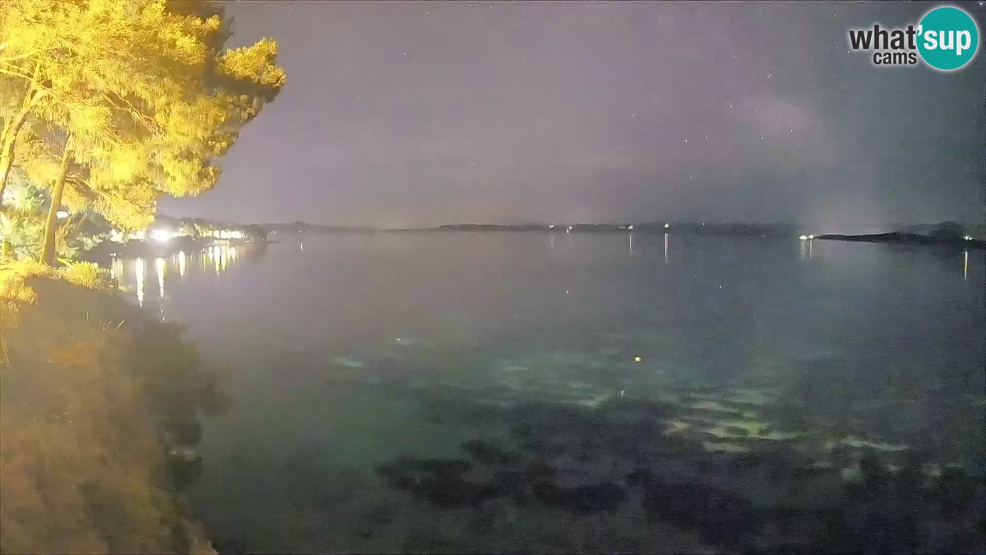 Spletna kamera Plaža Potočine Bol – Pogled v živo na plažo Borak, otok Brač
