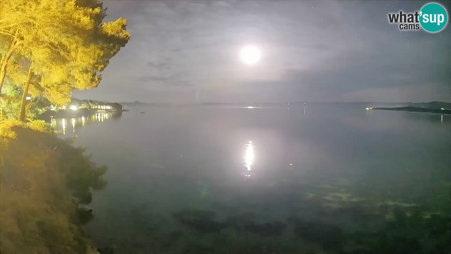 Spletna kamera Plaža Potočine Bol – Pogled v živo na plažo Borak, otok Brač