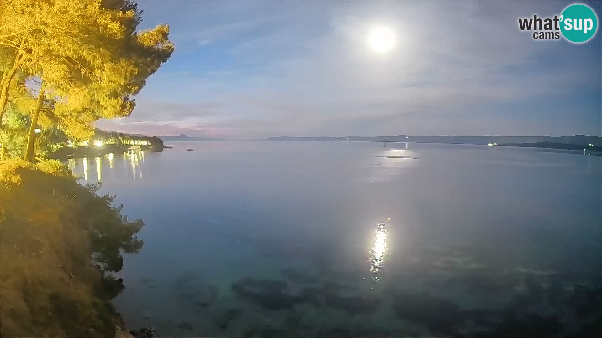 Spletna kamera Plaža Potočine Bol – Pogled v živo na plažo Borak, otok Brač