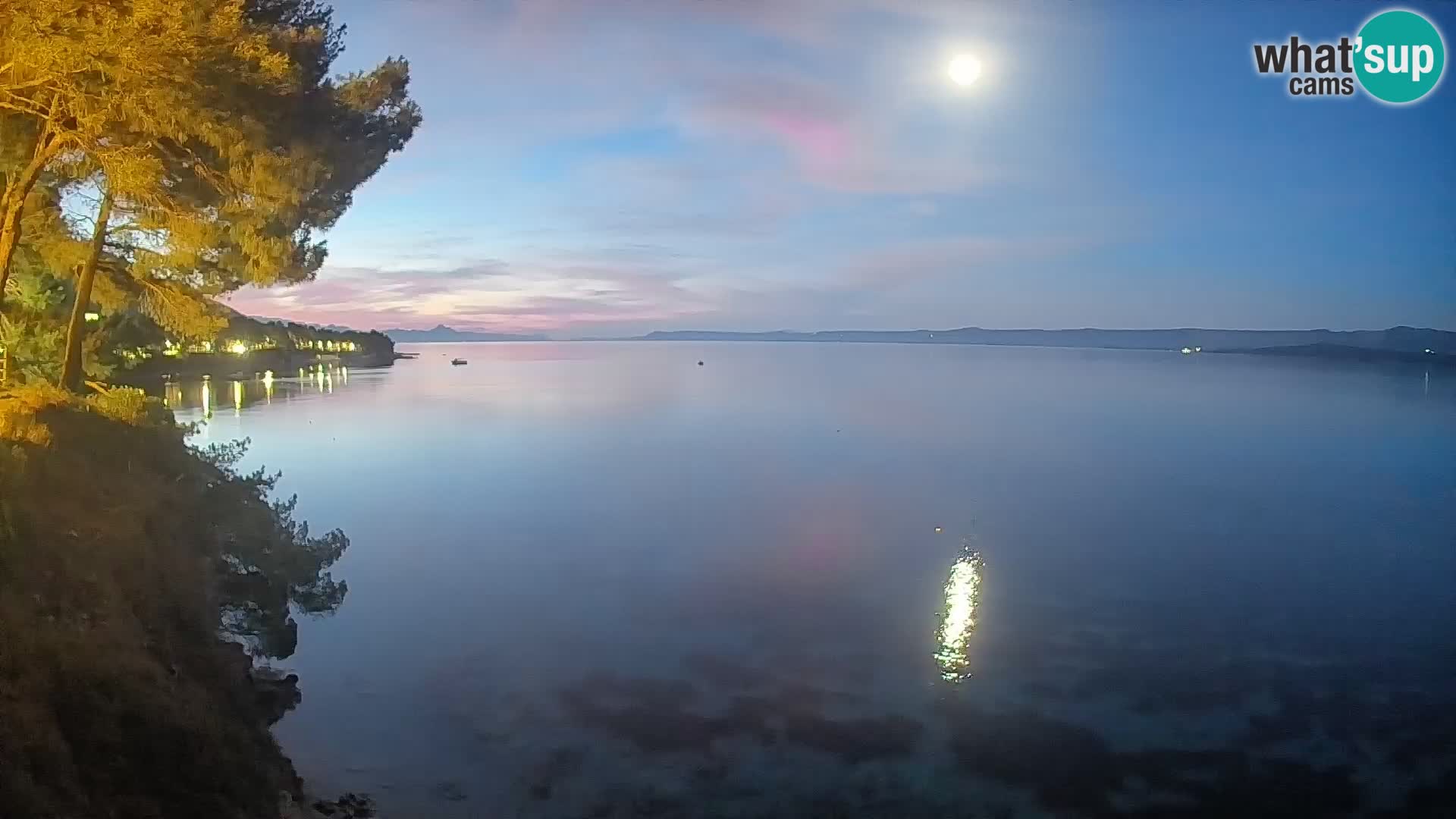 Web kamera Potočine Bol – Pogled uživo na plažu Borak, otok Brač