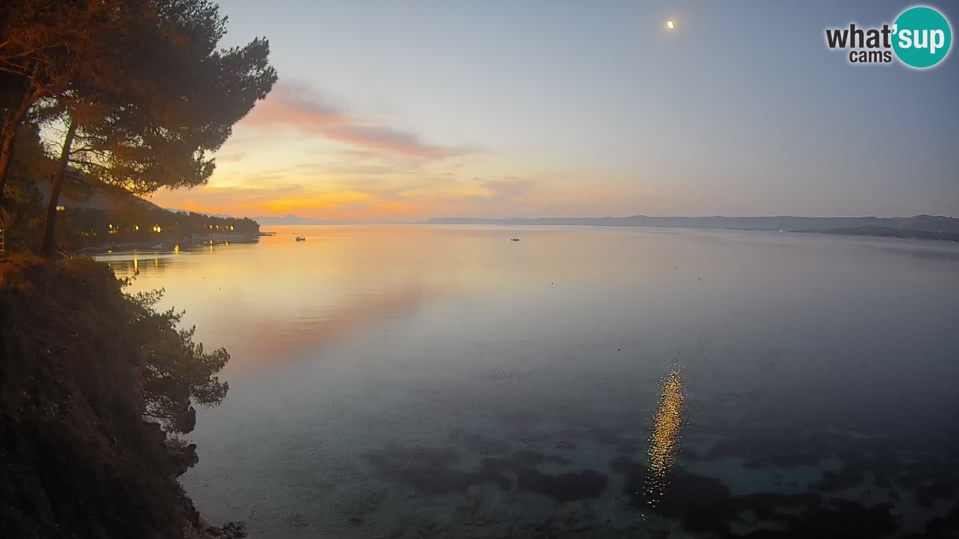 Spletna kamera Plaža Potočine Bol – Pogled v živo na plažo Borak, otok Brač