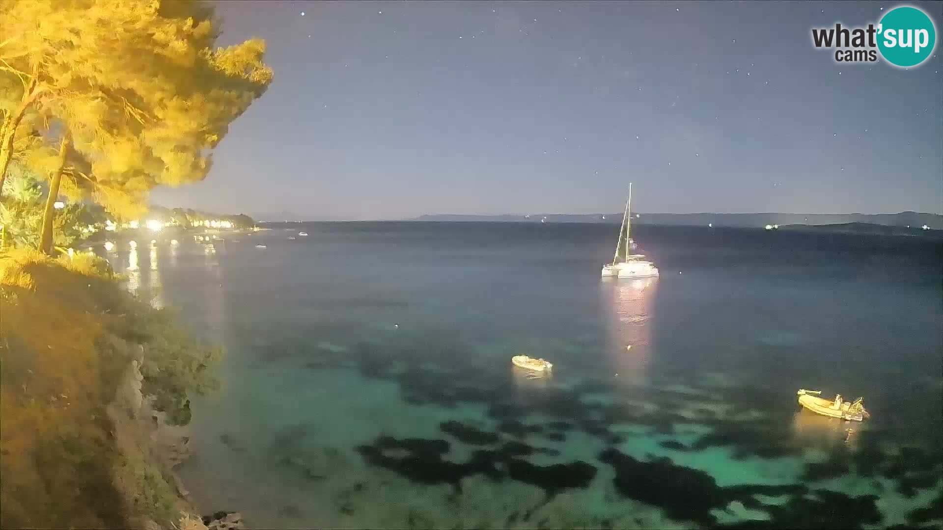Spletna kamera Plaža Potočine Bol – Pogled v živo na plažo Borak, otok Brač