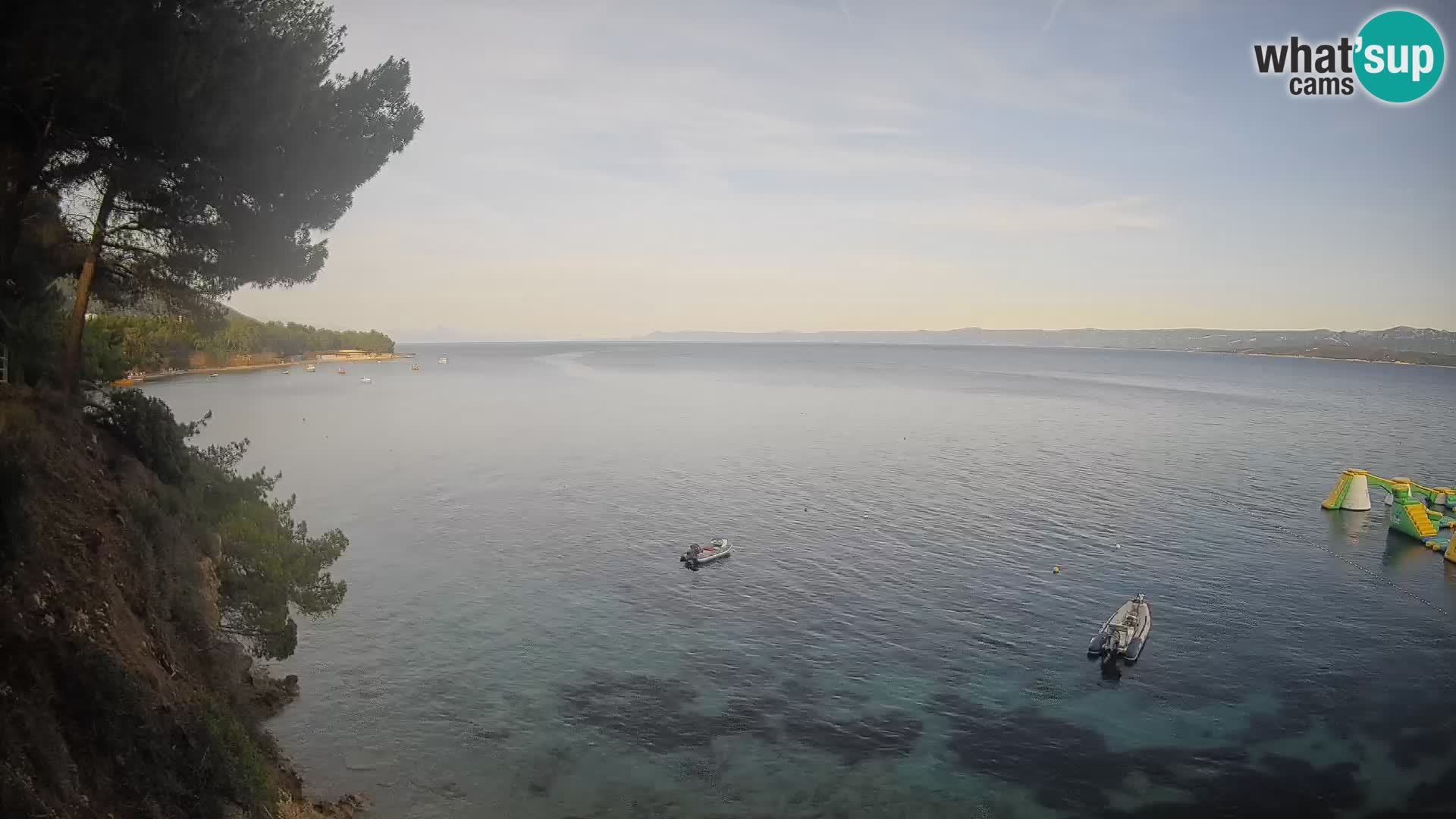 Spletna kamera Plaža Potočine Bol – Pogled v živo na plažo Borak, otok Brač