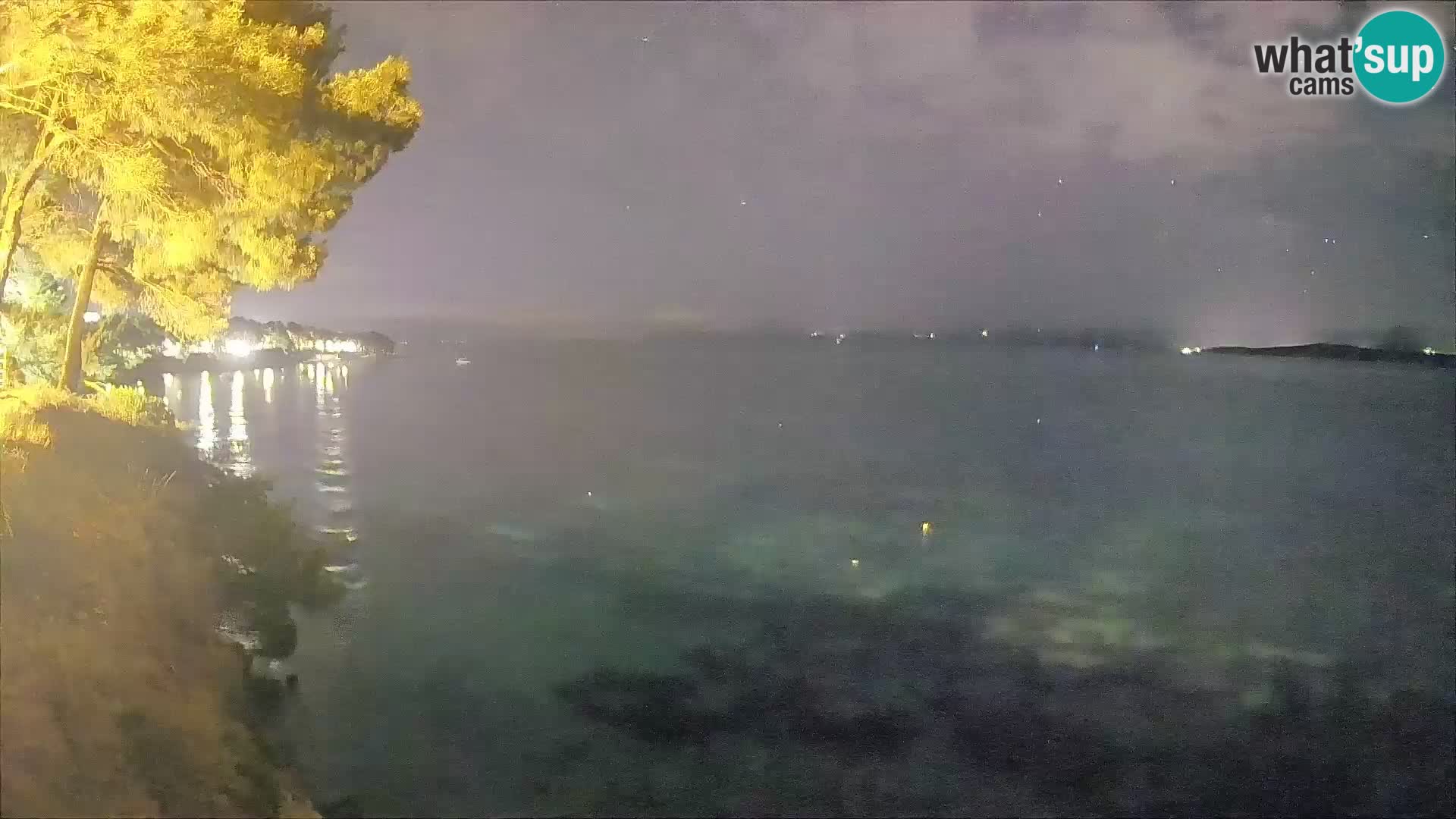 Spletna kamera Plaža Potočine Bol – Pogled v živo na plažo Borak, otok Brač
