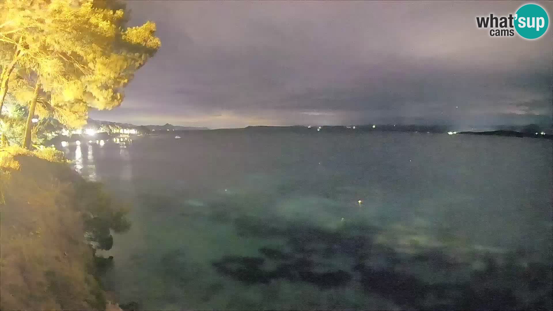 Spletna kamera Plaža Potočine Bol – Pogled v živo na plažo Borak, otok Brač