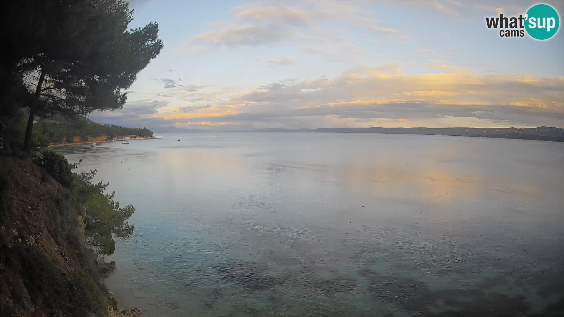 Spletna kamera Plaža Potočine Bol – Pogled v živo na plažo Borak, otok Brač