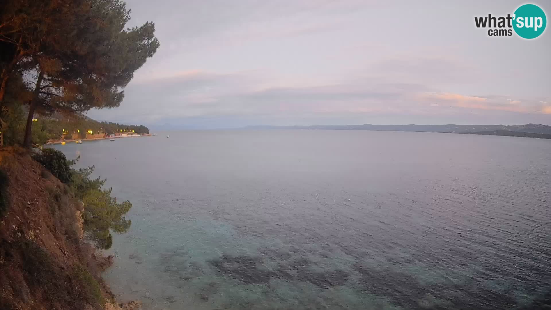 Spletna kamera Plaža Potočine Bol – Pogled v živo na plažo Borak, otok Brač